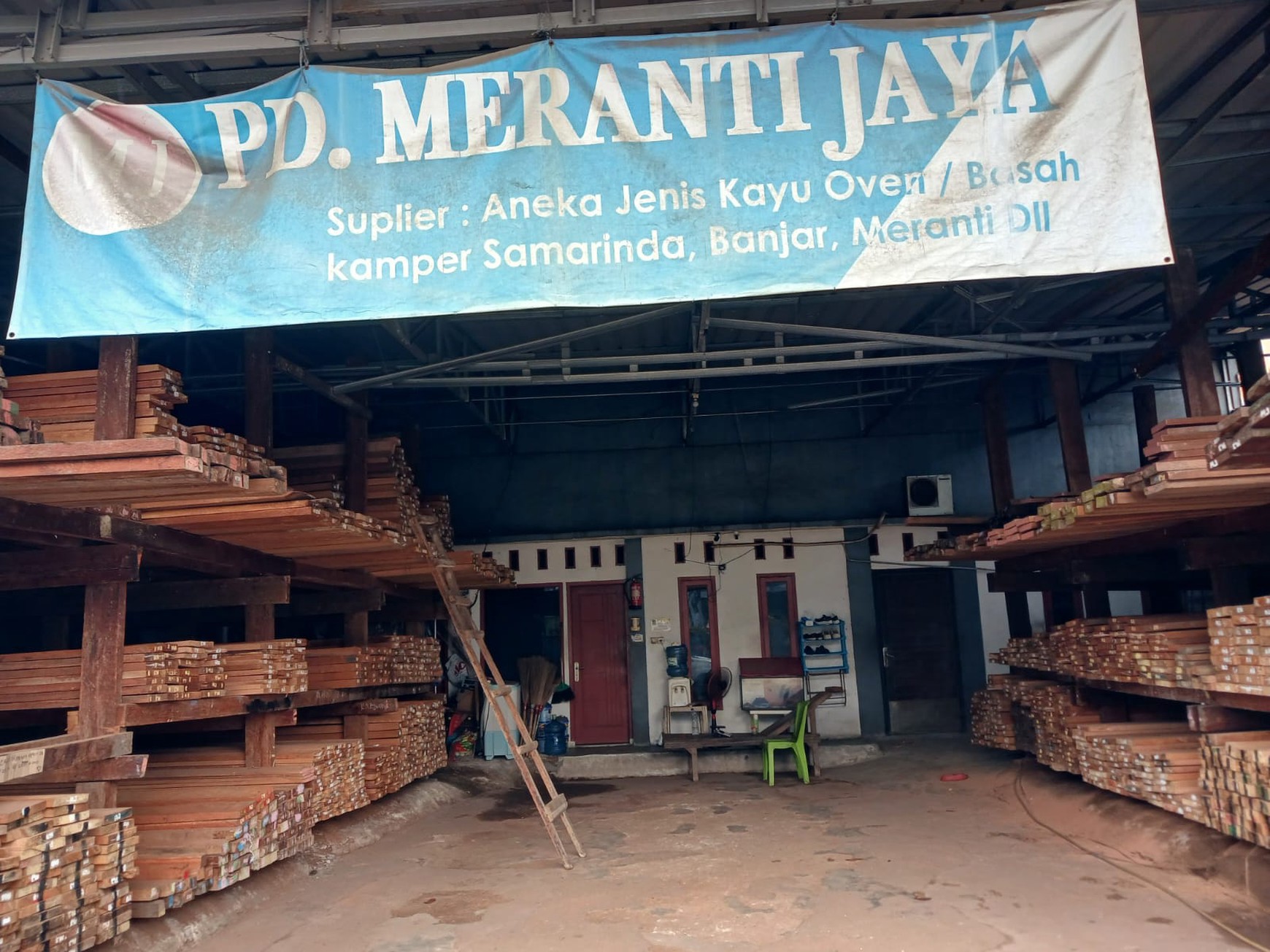 Ruang Usaha Luas Lokasi Strategis Pinggir Jalan Raya @Karawaci, Tangerang