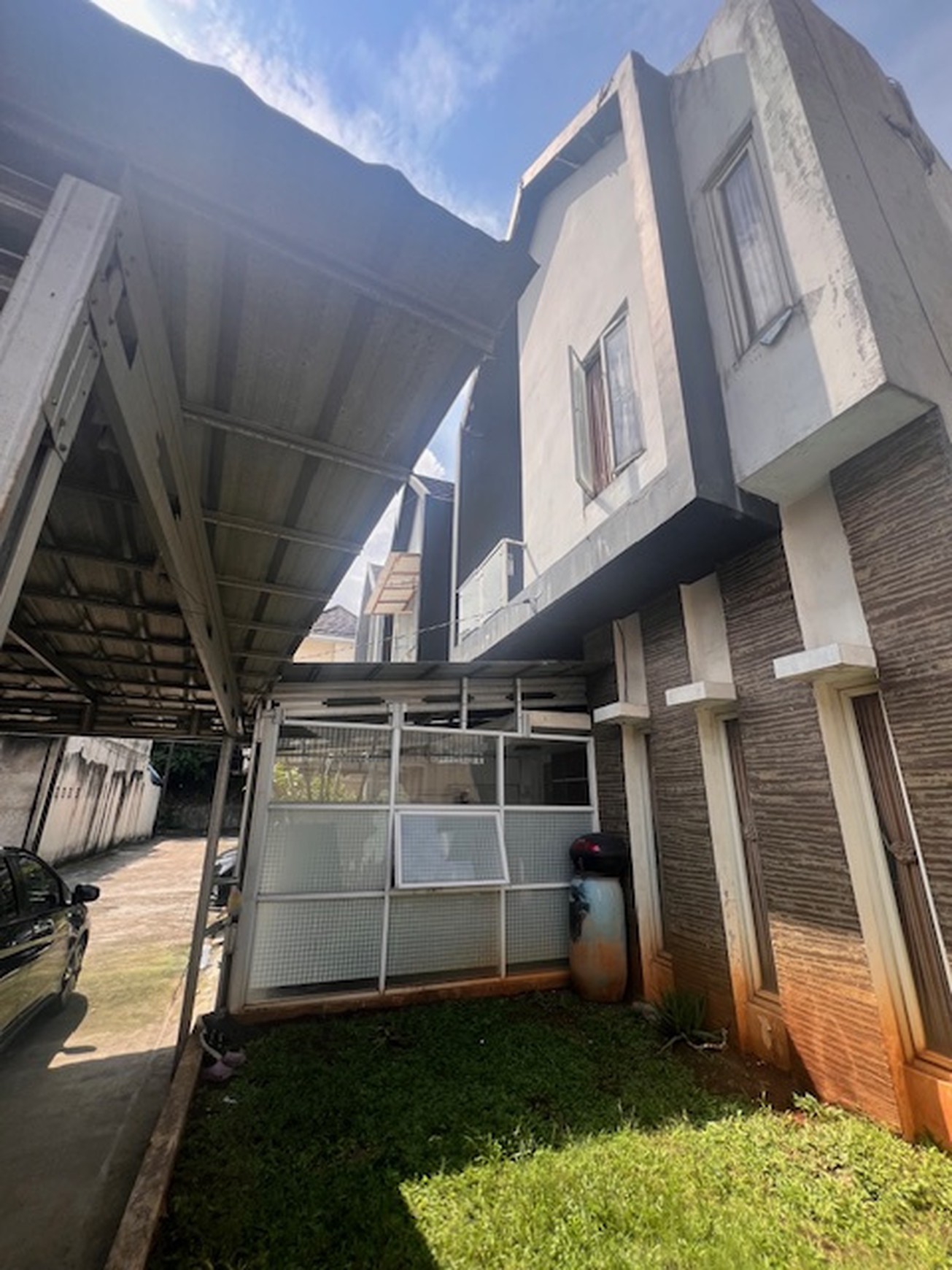 Dijual rumah cluster di Residence 8 depan LRT City Ciracas