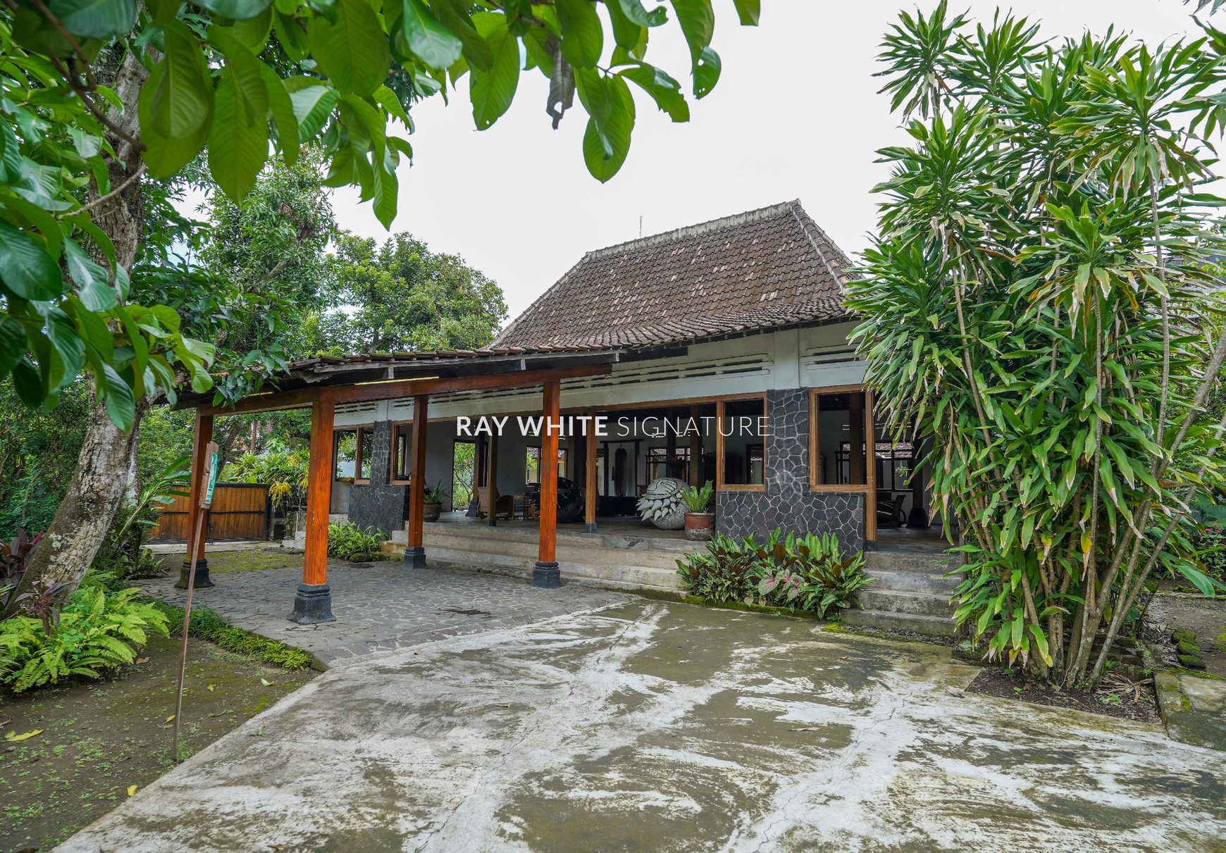 Dijual Homestay Di Jl Raya Solo Dekat Candi Sari Yogyakarta