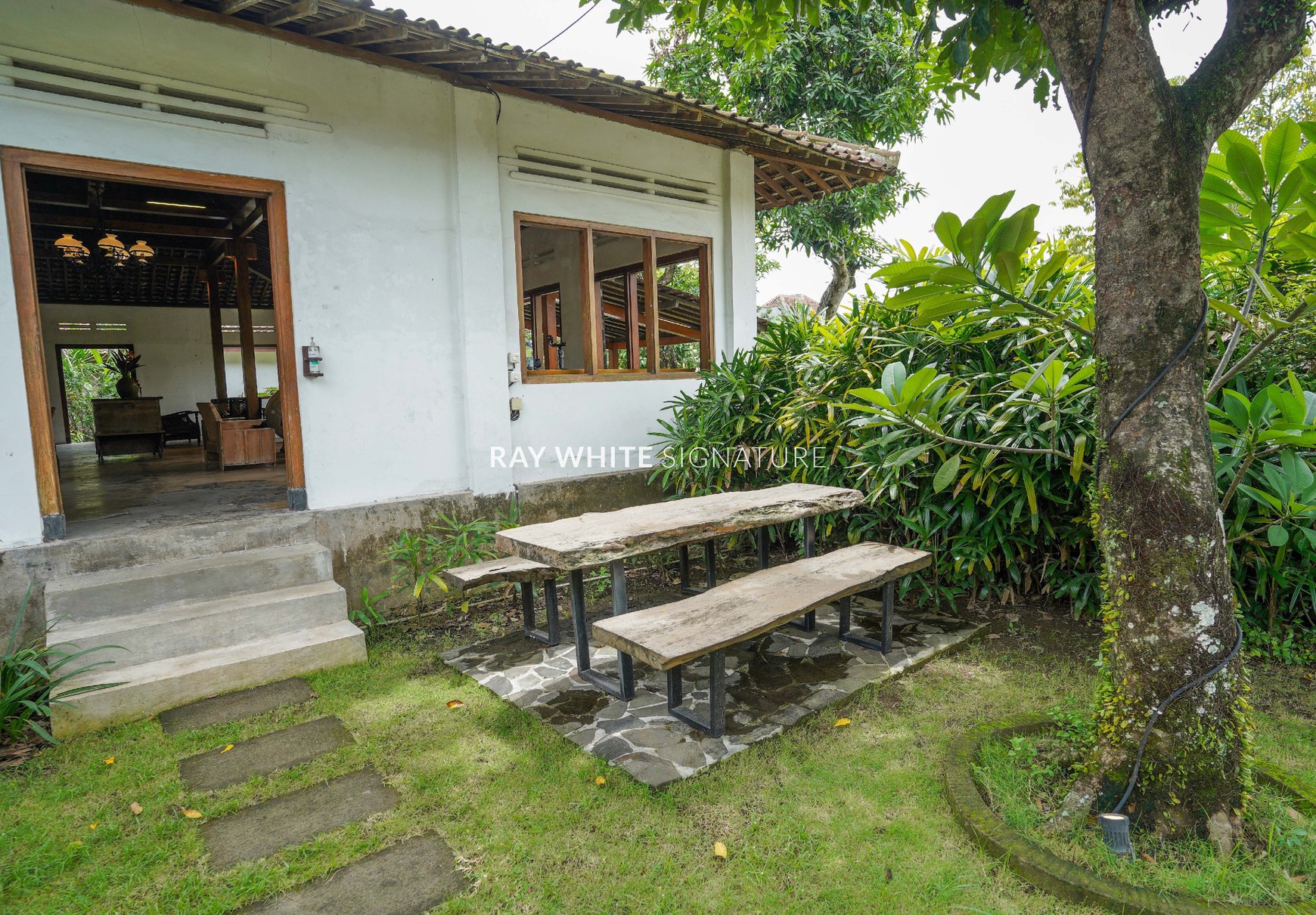 Dijual Homestay Di Jl Raya Solo Dekat Candi Sari Yogyakarta