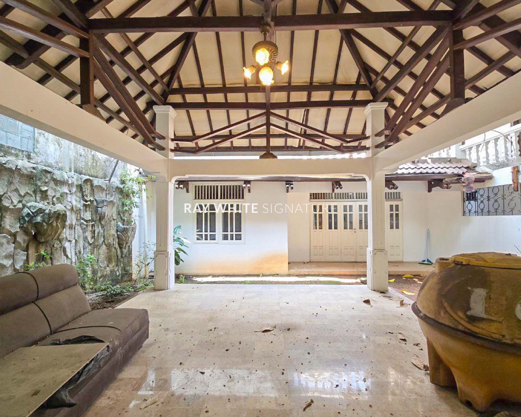 Rumah 2 Lantai Area Komplek di Jl Bintaro Utara