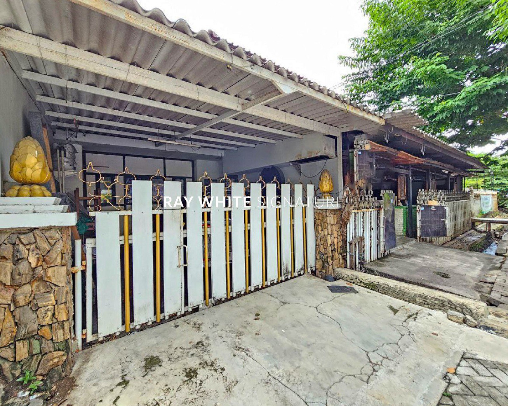 Rumah Posisi Hook di Jl KH Abdullah Syafi'i, Komplek Gudang Peluru