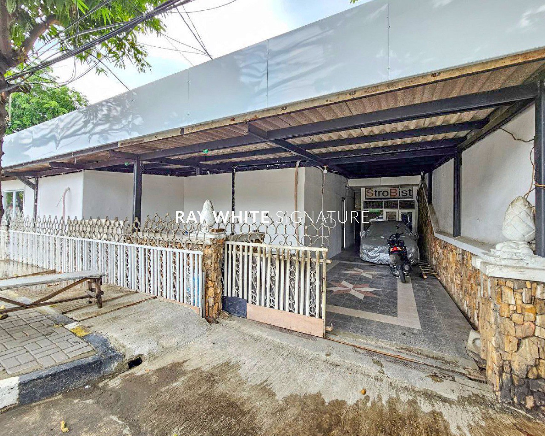 Rumah Posisi Hook di Jl KH Abdullah Syafi'i, Komplek Gudang Peluru