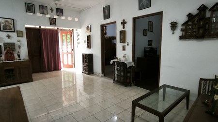 Rumah asri dan tenang berada di Lokasi Strategis Jakarta Selatan Bisa untuk Usaha Kost atau Cafe