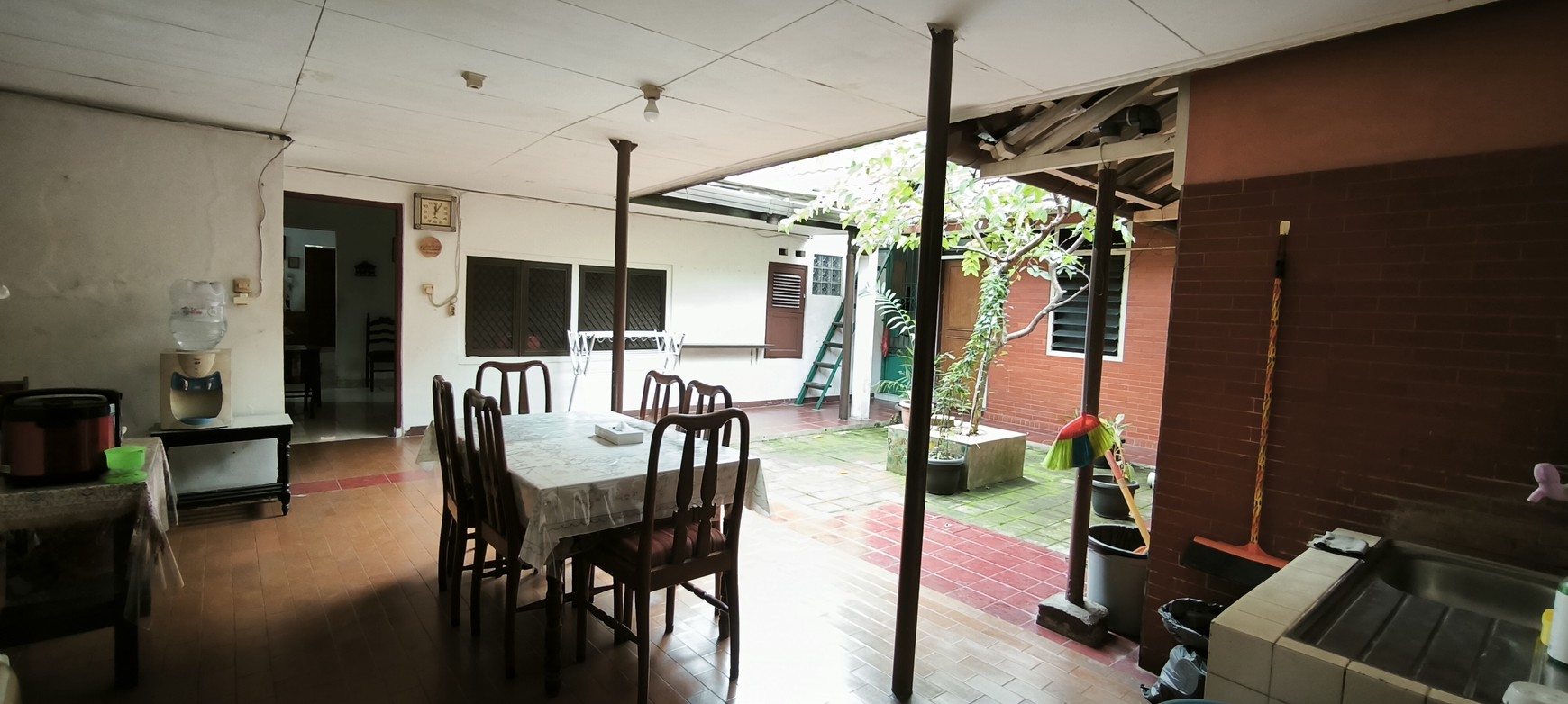 Rumah Nyaman Lokasi Strategis di Jl. Cisanggiri Kebayoran Baru