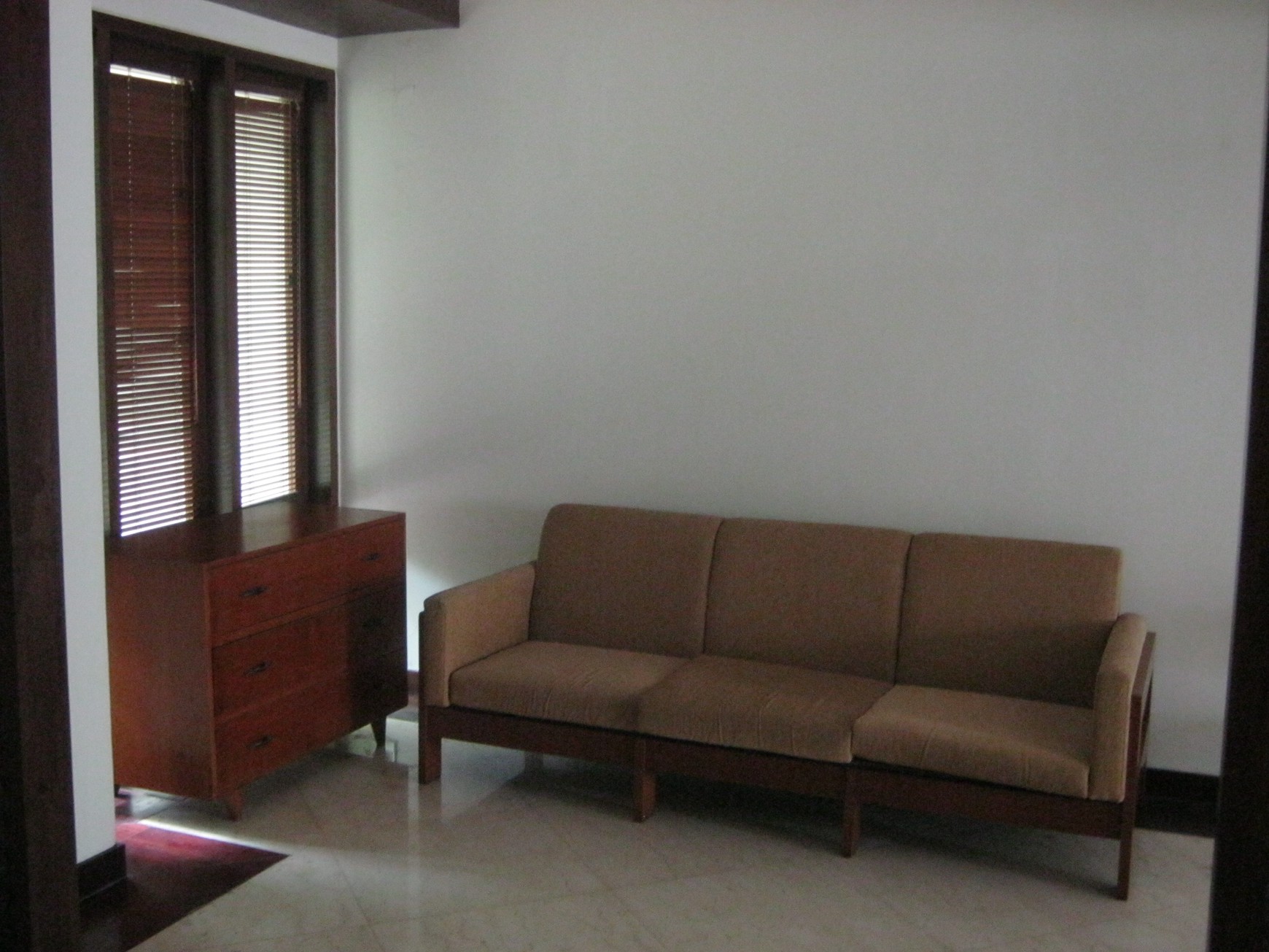 RUMAH DISEWA JL CIBEBER KEBAYORAN BARU JAKARTA SELATAN