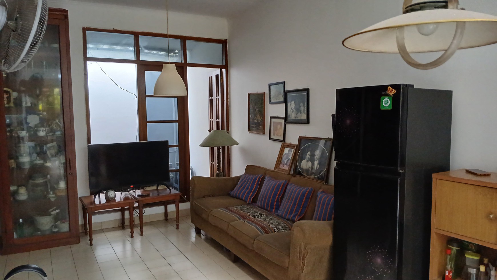 DIJUAL CEPAT, Lokasi strategis, dekat Mal Cinere, kompleks perumahan , Cinere