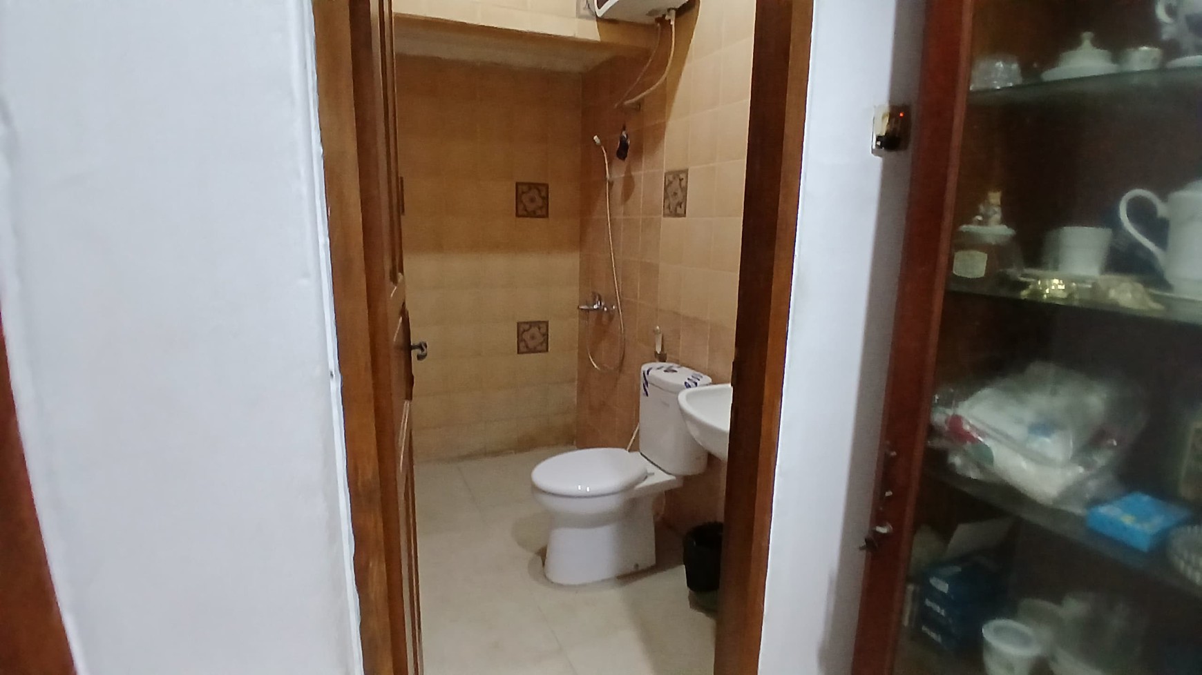 DIJUAL CEPAT, Lokasi strategis, dekat Mal Cinere, kompleks perumahan , Cinere