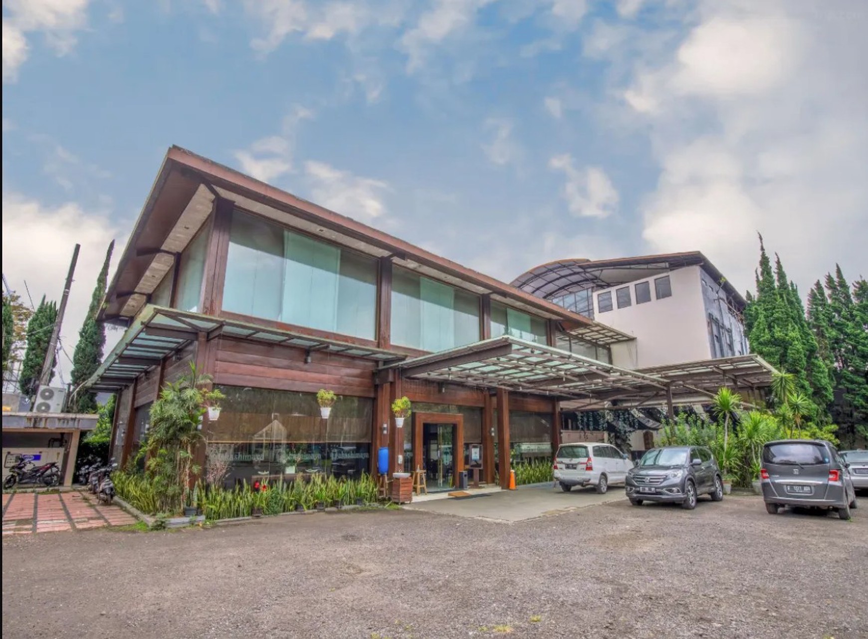 Dijual Hotel Bagus di Lembang, Bandung Dijual Murah , Fasilitas bagus, Letak Strategis.