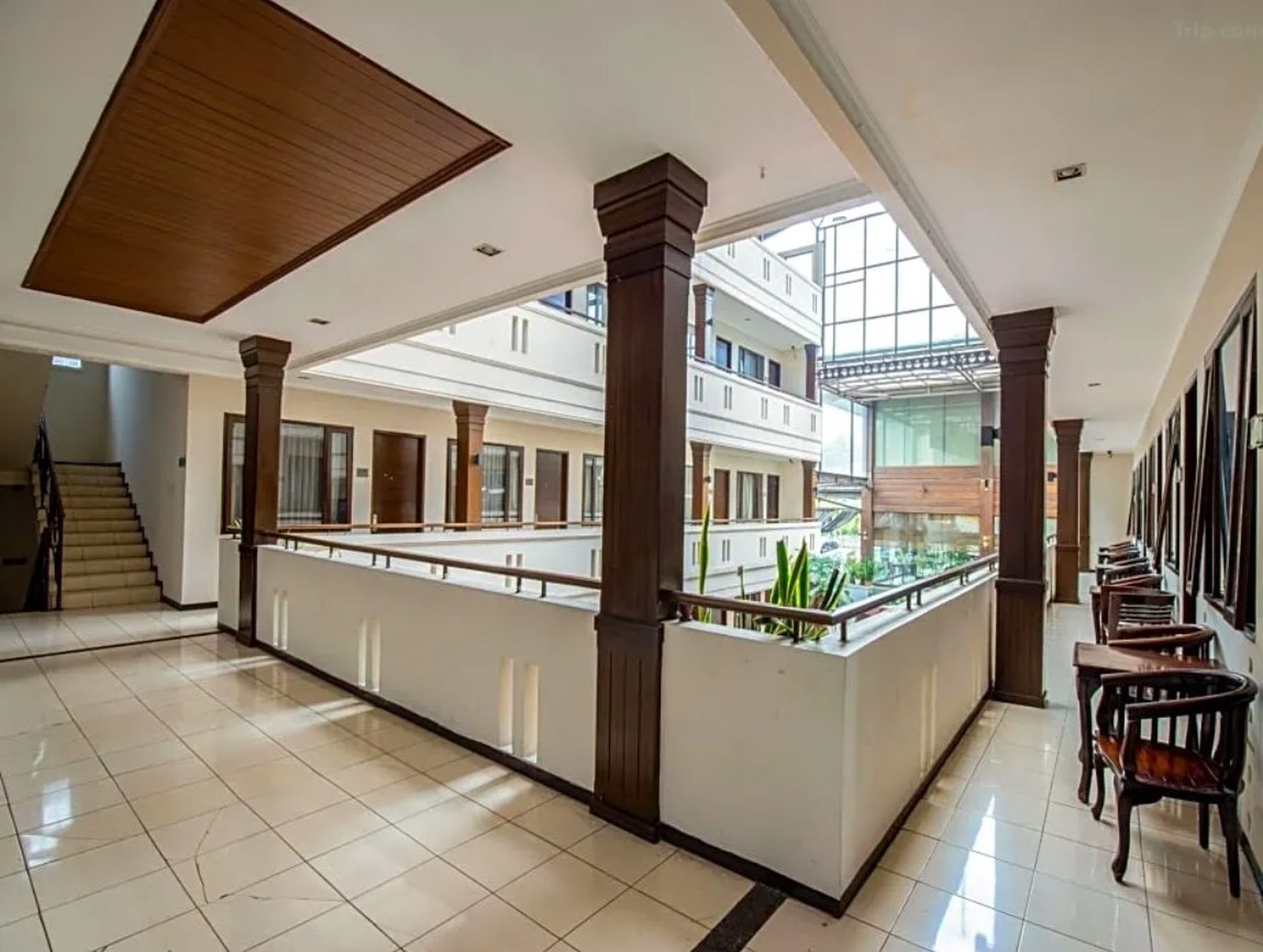Dijual Hotel Bagus di Lembang, Bandung Dijual Murah , Fasilitas bagus, Letak Strategis.