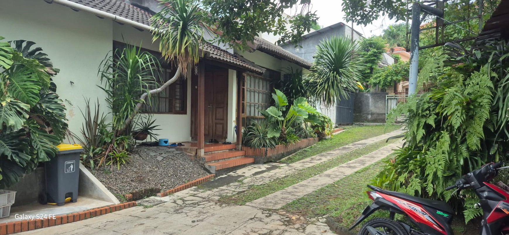 Rumah Asri Dan Tanah di Jl. Mujair