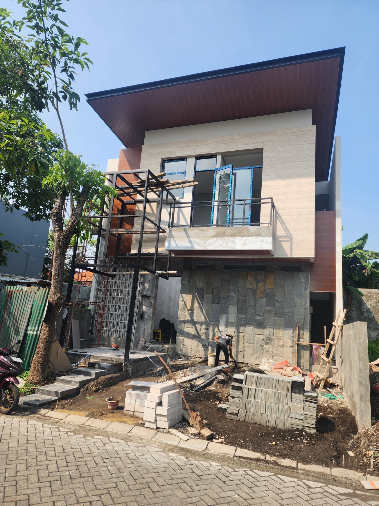 RUMAH BARU MODERN Tropical Balinese, CitraLand Utama, Surabaya Barat