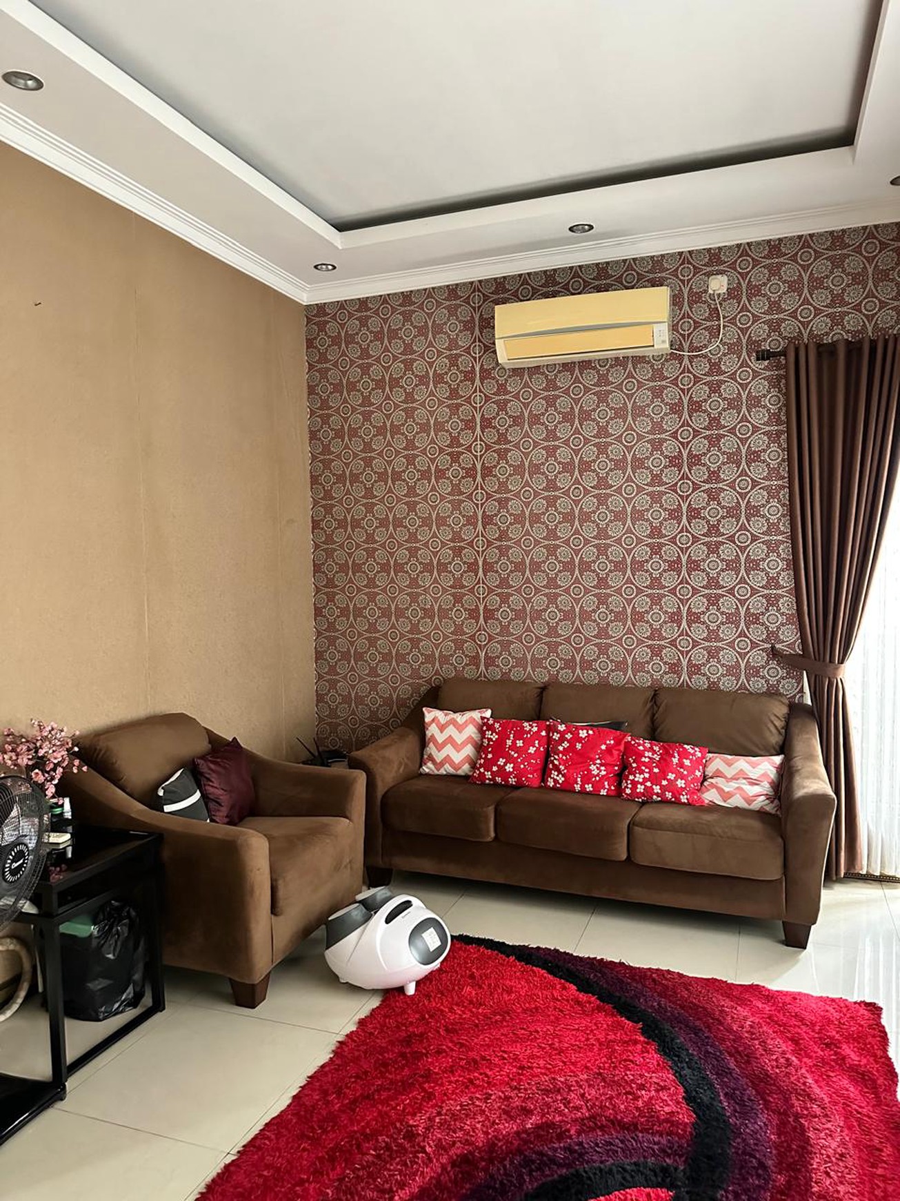 Dijual Rumah Posisi Hoek Yang  Siap Huni Dan Full Furnish Di Jalan Kavling Perkebunan , Lippo Karawaci - Tangerang