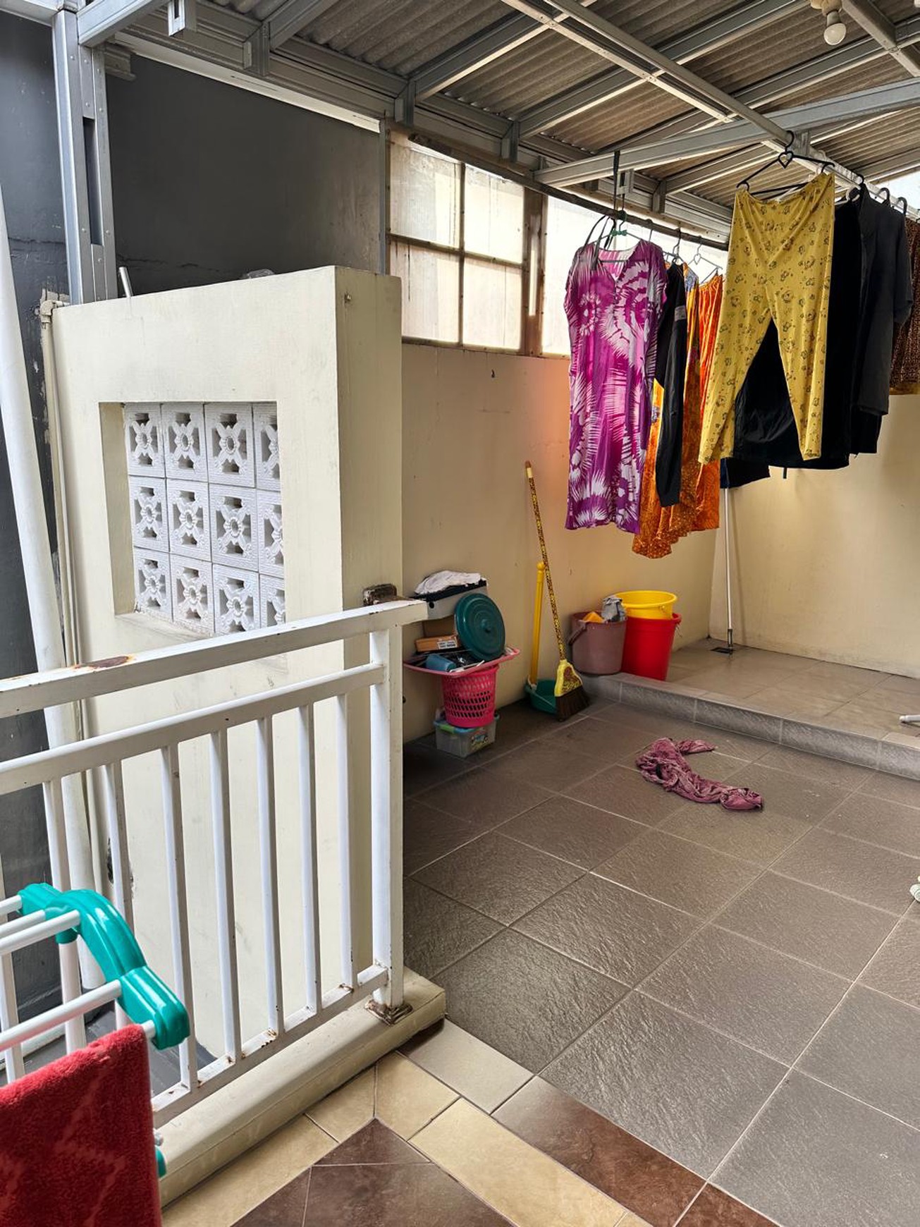 Dijual Rumah Posisi Hoek Yang  Siap Huni Dan Full Furnish Di Jalan Kavling Perkebunan , Lippo Karawaci - Tangerang