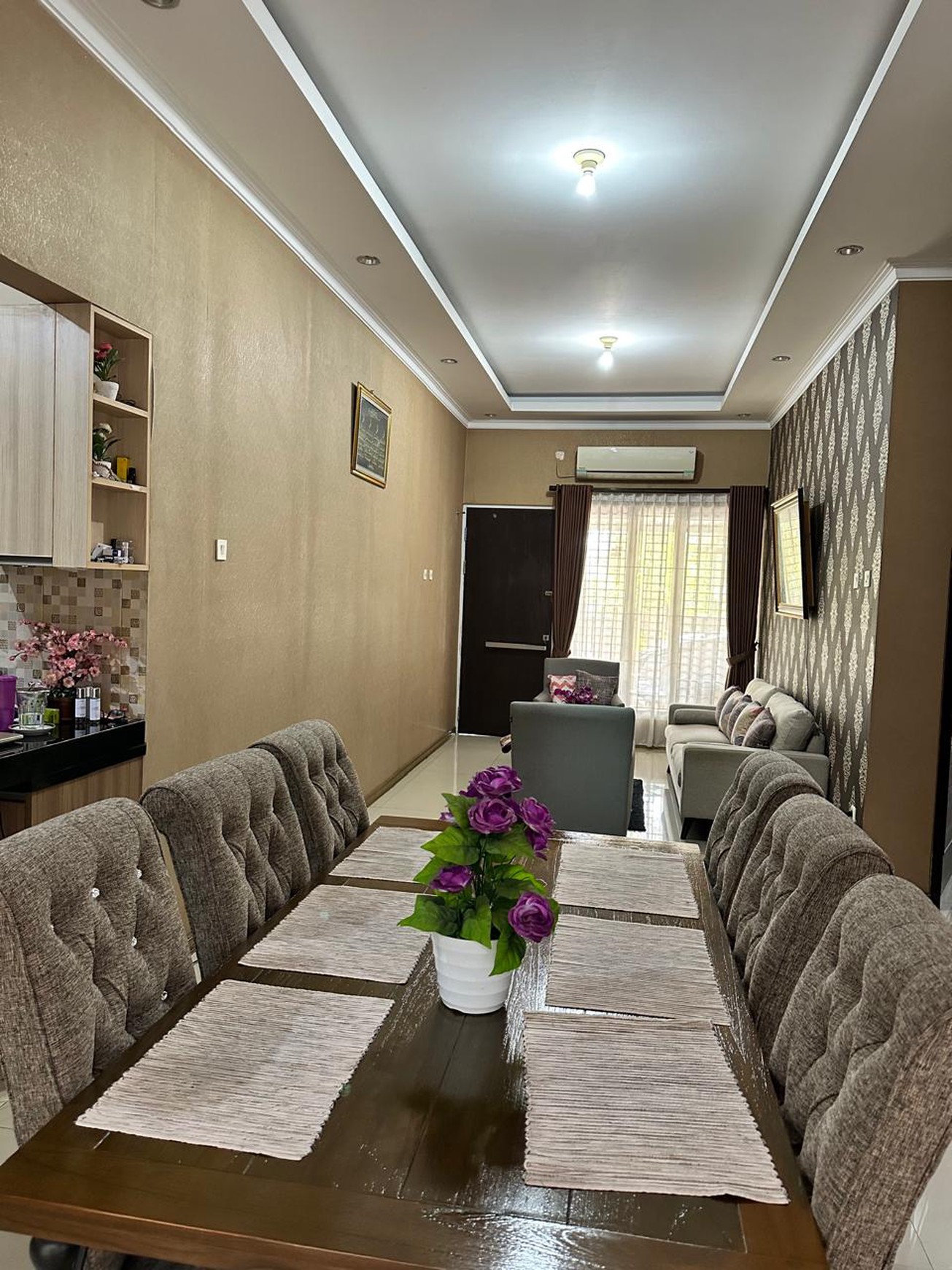 Dijual Rumah Posisi Hoek Yang  Siap Huni Dan Full Furnish Di Jalan Kavling Perkebunan , Lippo Karawaci - Tangerang