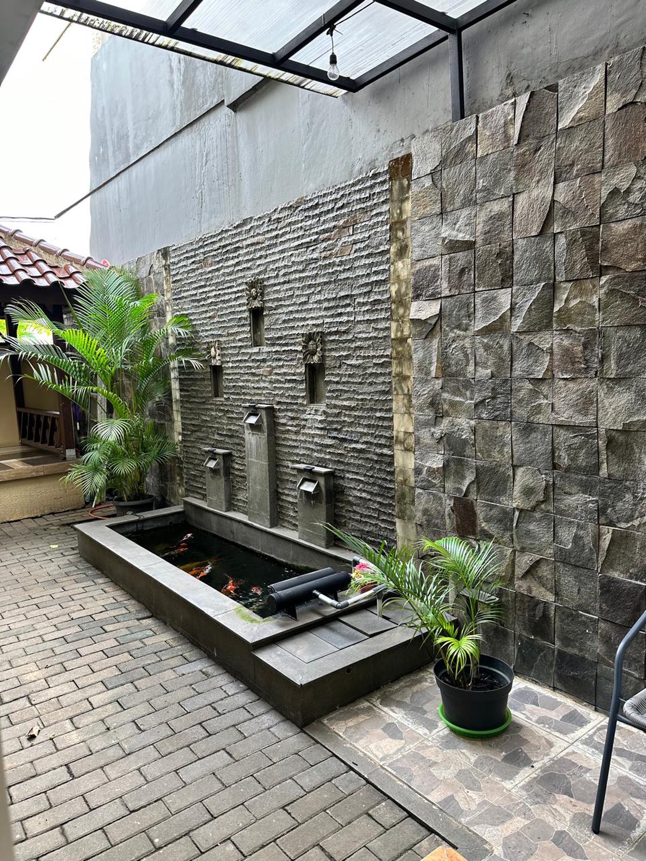 Dijual Rumah Posisi Hoek Yang  Siap Huni Dan Full Furnish Di Jalan Kavling Perkebunan , Lippo Karawaci - Tangerang