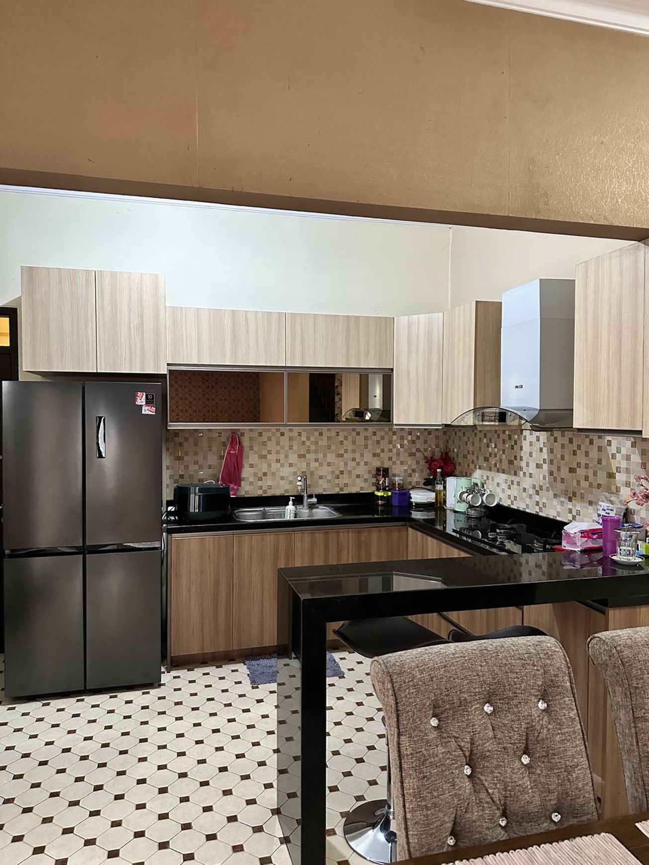 Dijual Rumah Posisi Hoek Yang  Siap Huni Dan Full Furnish Di Jalan Kavling Perkebunan , Lippo Karawaci - Tangerang