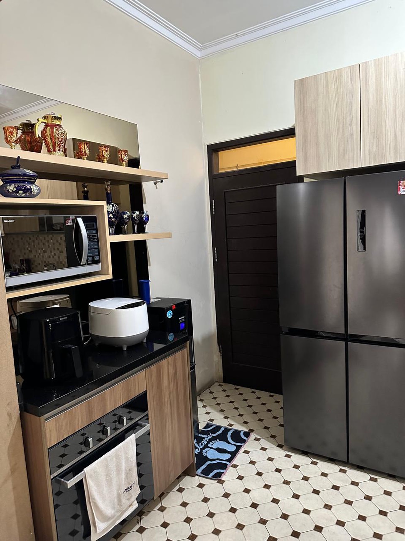 Dijual Rumah Posisi Hoek Yang  Siap Huni Dan Full Furnish Di Jalan Kavling Perkebunan , Lippo Karawaci - Tangerang