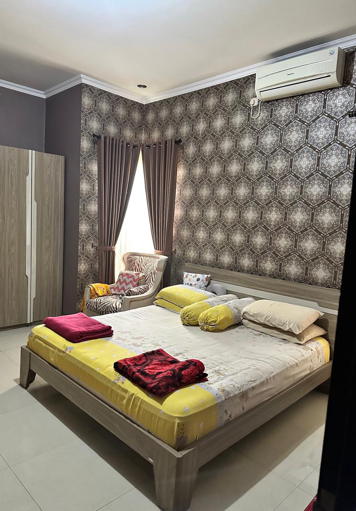 Dijual Rumah Posisi Hoek Yang  Siap Huni Dan Full Furnish Di Jalan Kavling Perkebunan , Lippo Karawaci - Tangerang