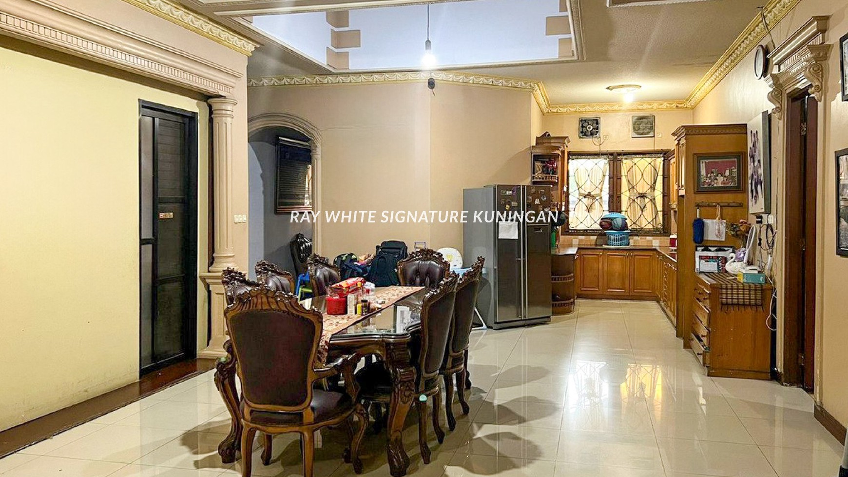Rumah Lama Lokasi Dekat BKT Cocok Untuk Hunian Semi Bisnis di Swadaya Raya