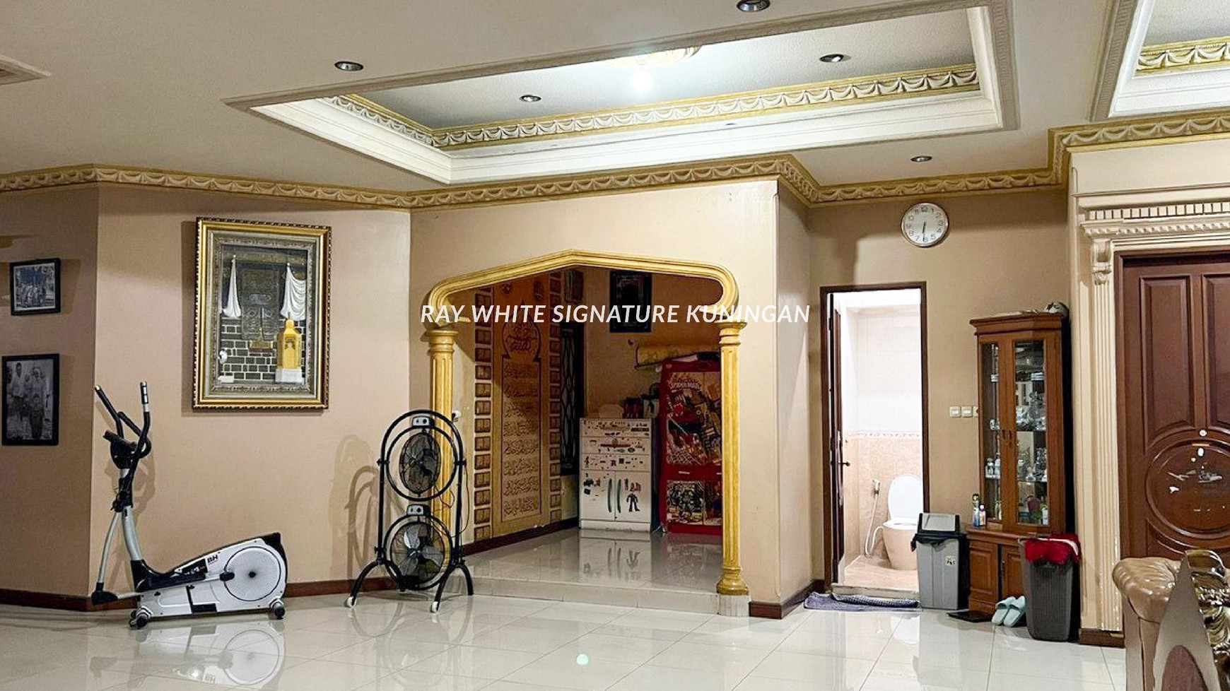 Rumah Lama Lokasi Dekat BKT Cocok Untuk Hunian Semi Bisnis di Swadaya Raya