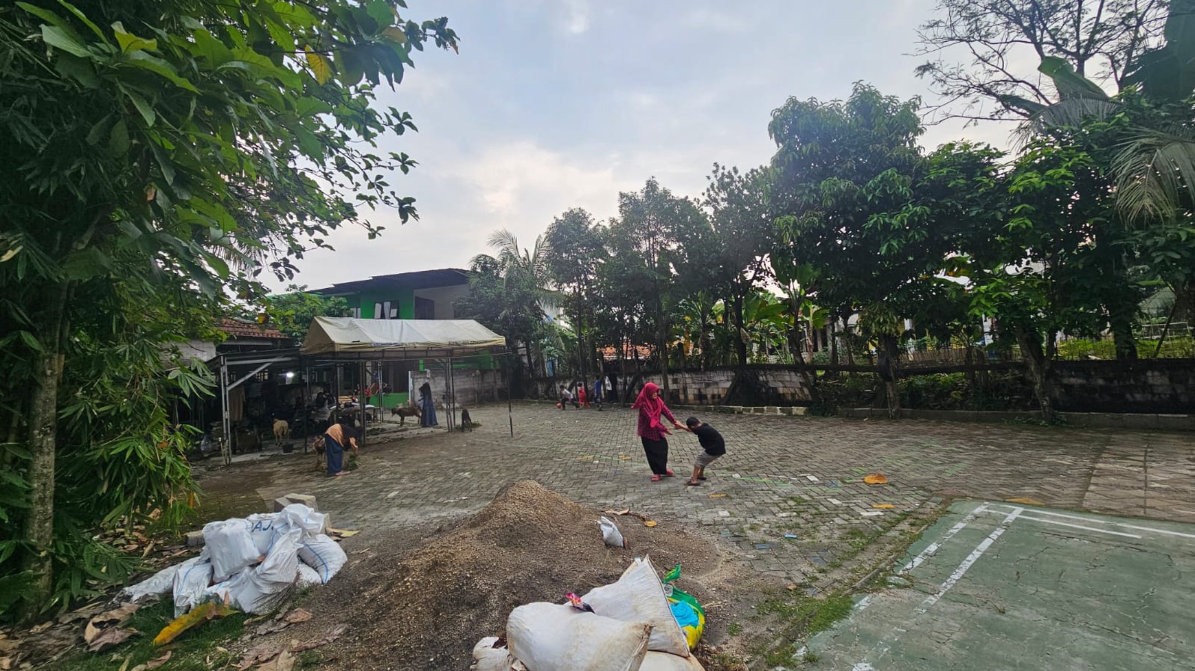 Cimanggis Tapos tanah luas 1609 datar tidak berkontur akses mbl