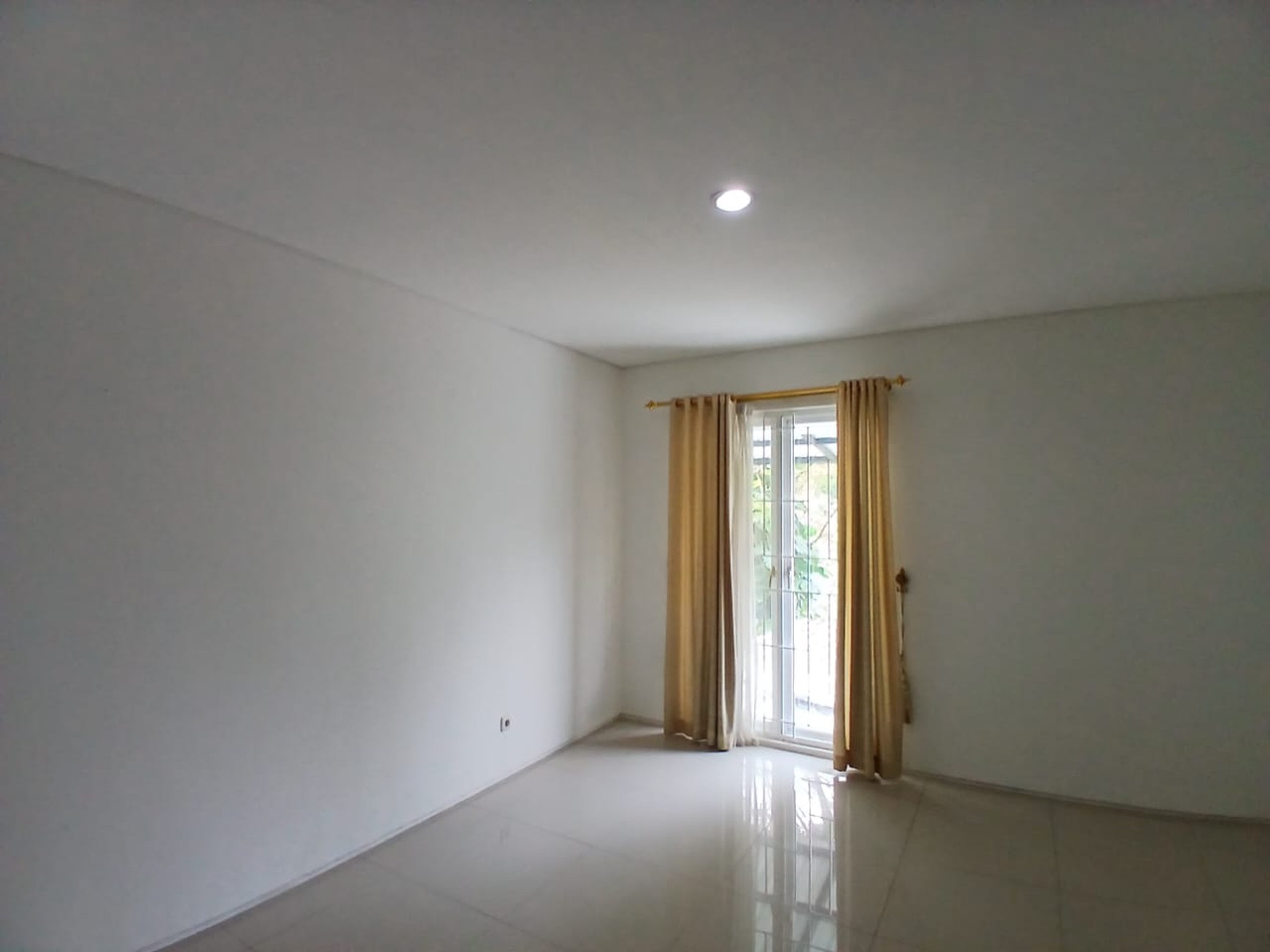 Disewakan rumah 2 tingkat di grand matoa depok 
