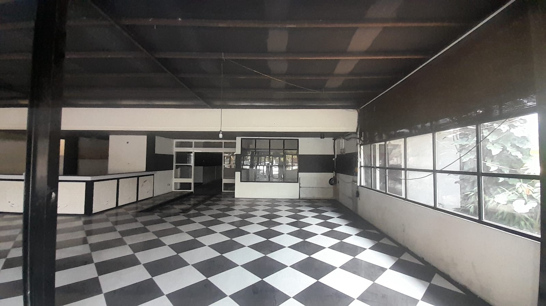 Bangunan ex resto,di jalan terusan dieng,area kampus UNMER,dekat perumahan dieng dan Mall City Point Dieng Malang