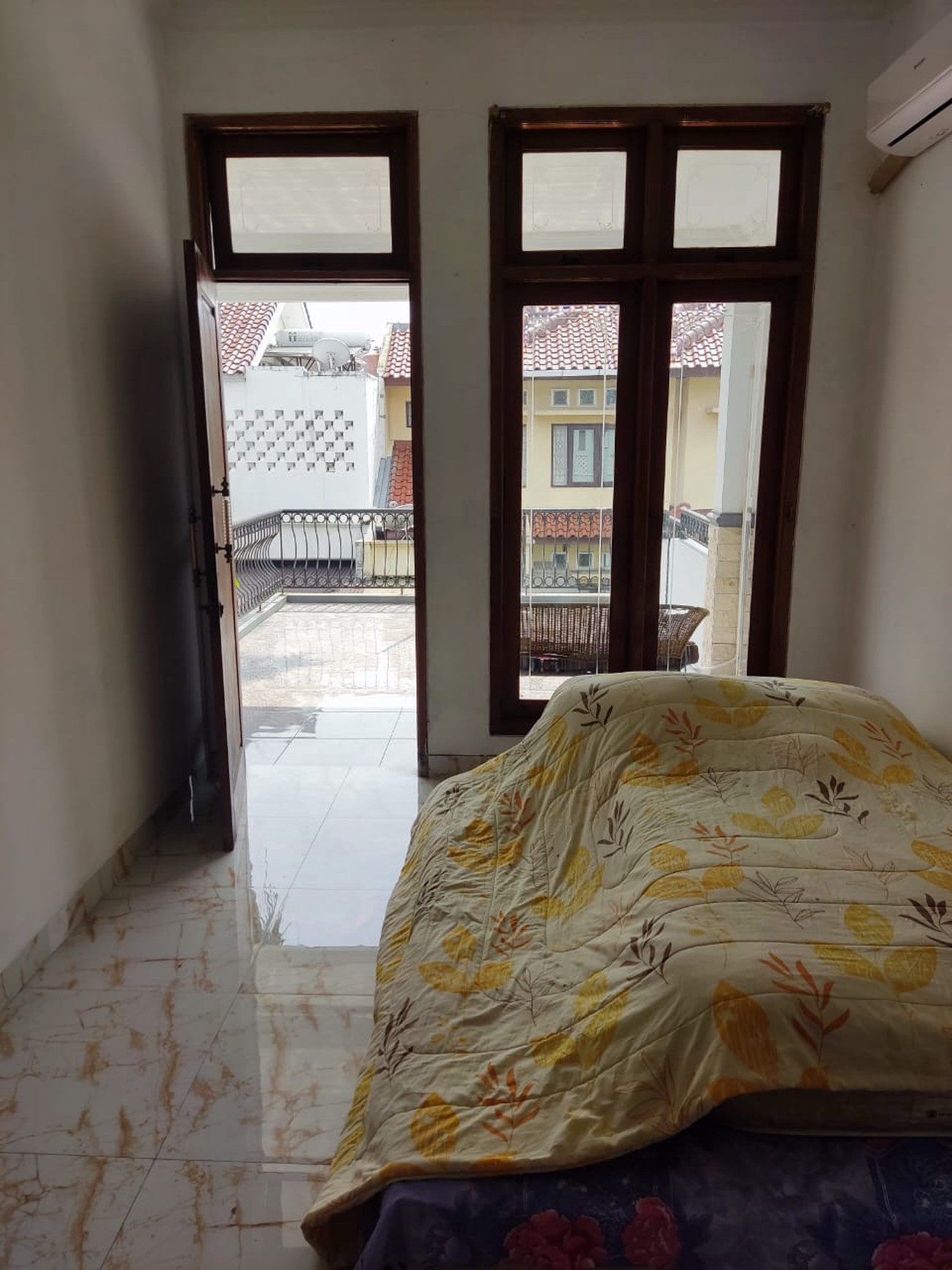 Townhouse Ciracas 5 Kamar Tidur
