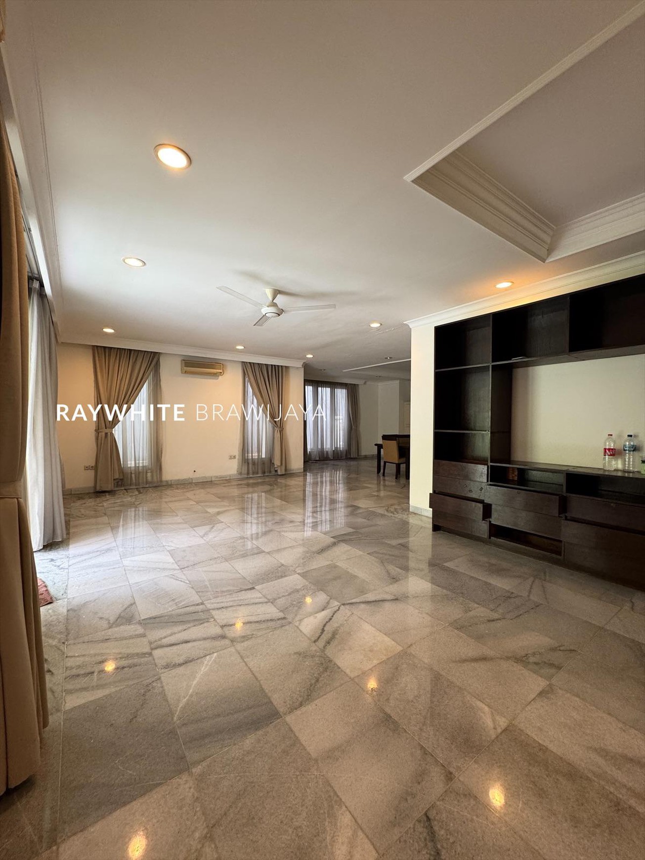 Rumah Mewah Executive Paradise di Antasari Lingkungan Tenang