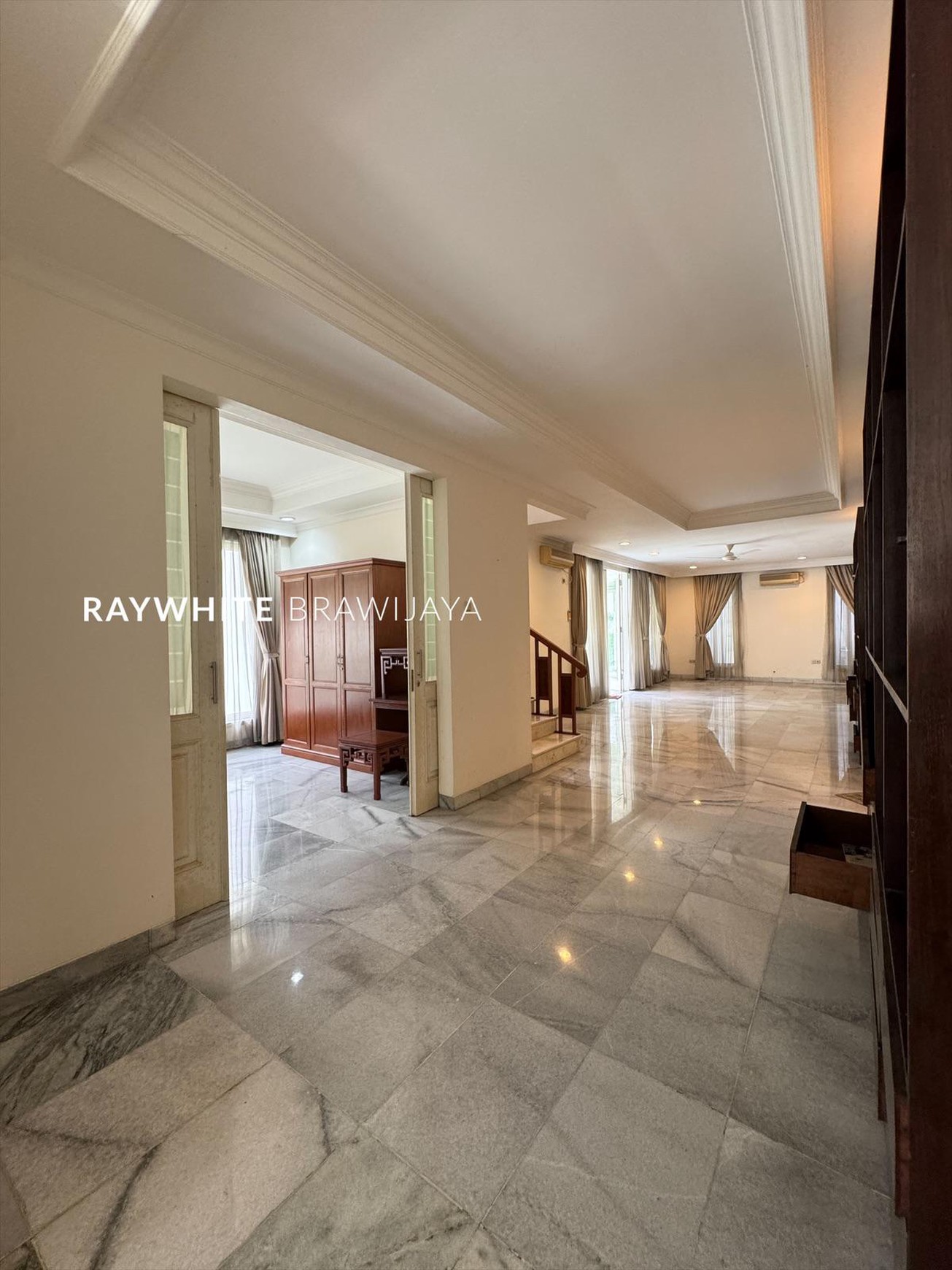 Rumah Mewah Executive Paradise di Antasari Lingkungan Tenang