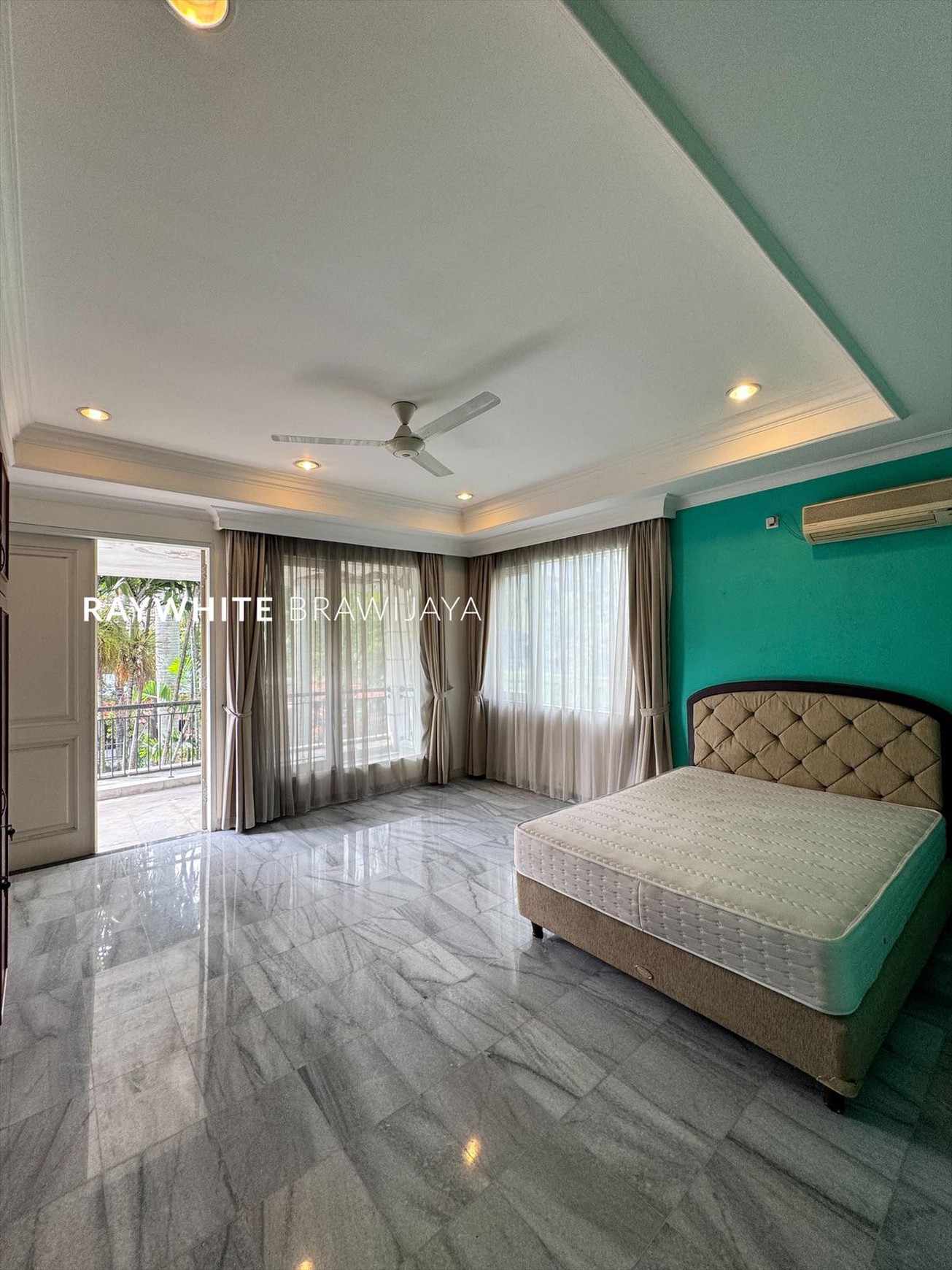 Rumah Mewah Executive Paradise di Antasari Lingkungan Tenang