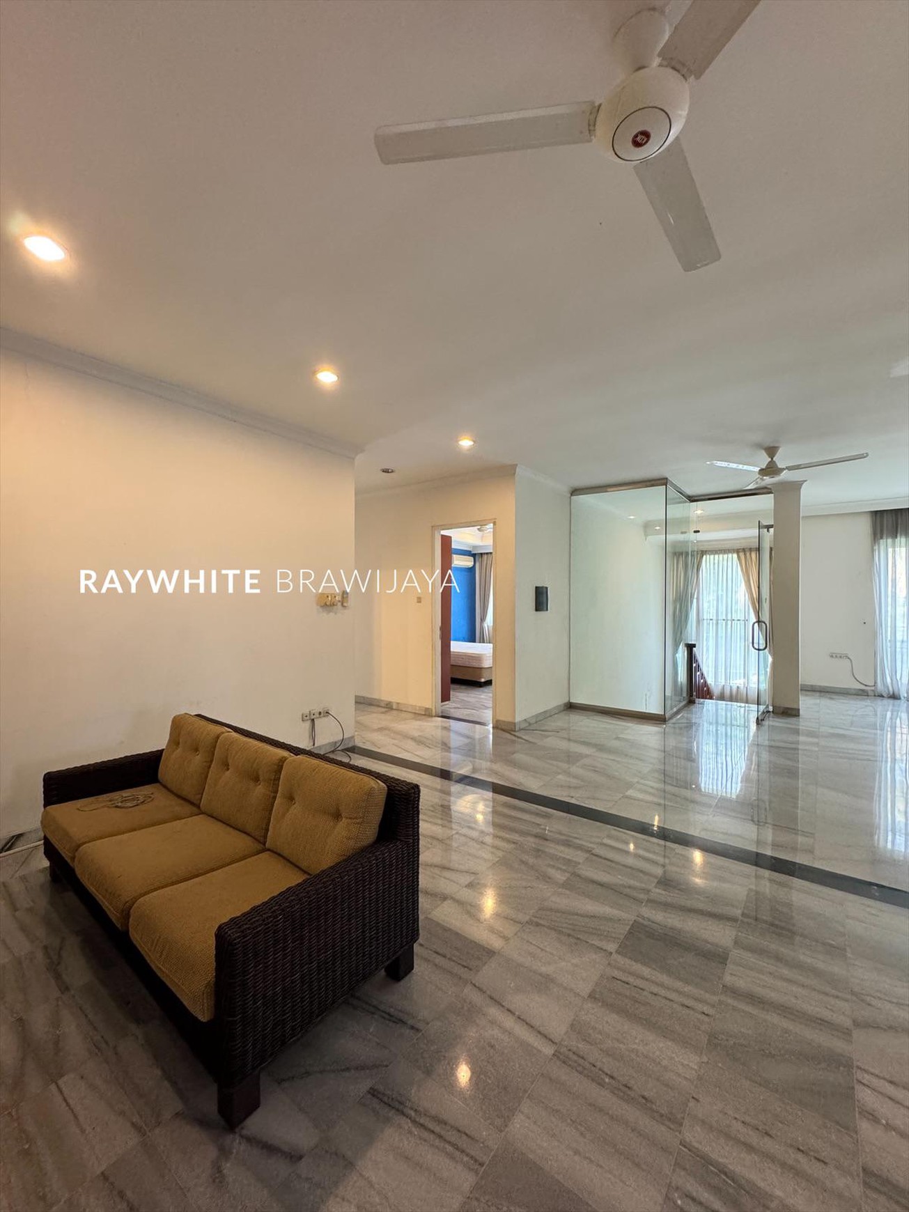 Rumah Mewah Executive Paradise di Antasari Lingkungan Tenang