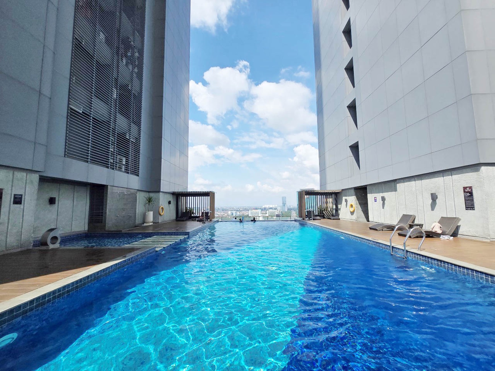 Apartemen Holland Village, private lift, baru, Jakarta Pusat