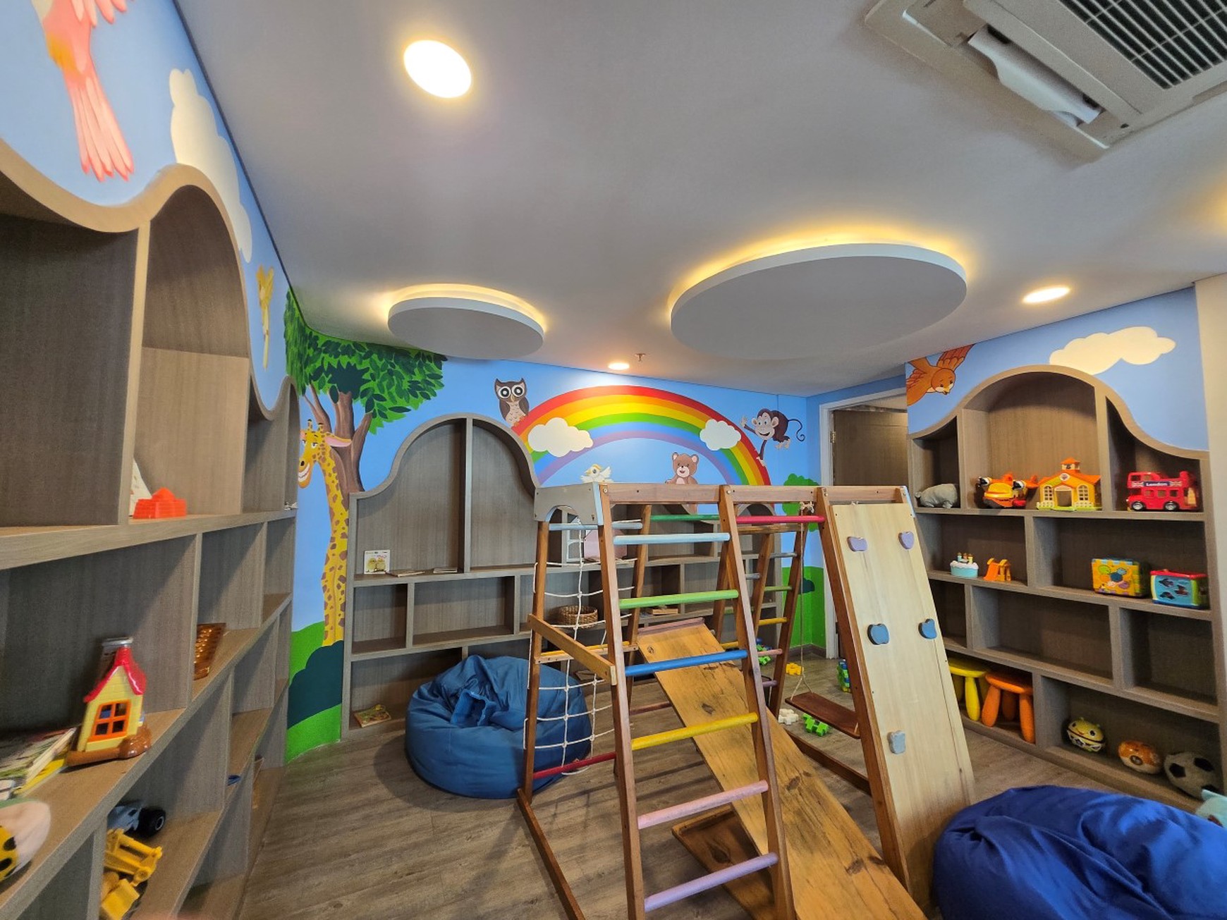Apartemen Holland Village, private lift, baru, Jakarta Pusat