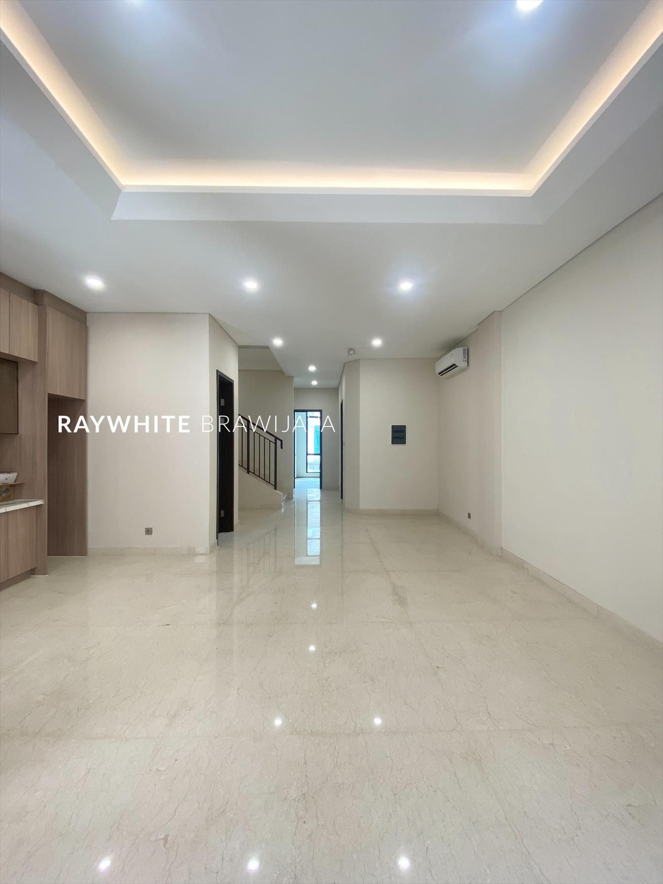 Brand New Townhouse dalam kompleks Elit Area Pondok Indah