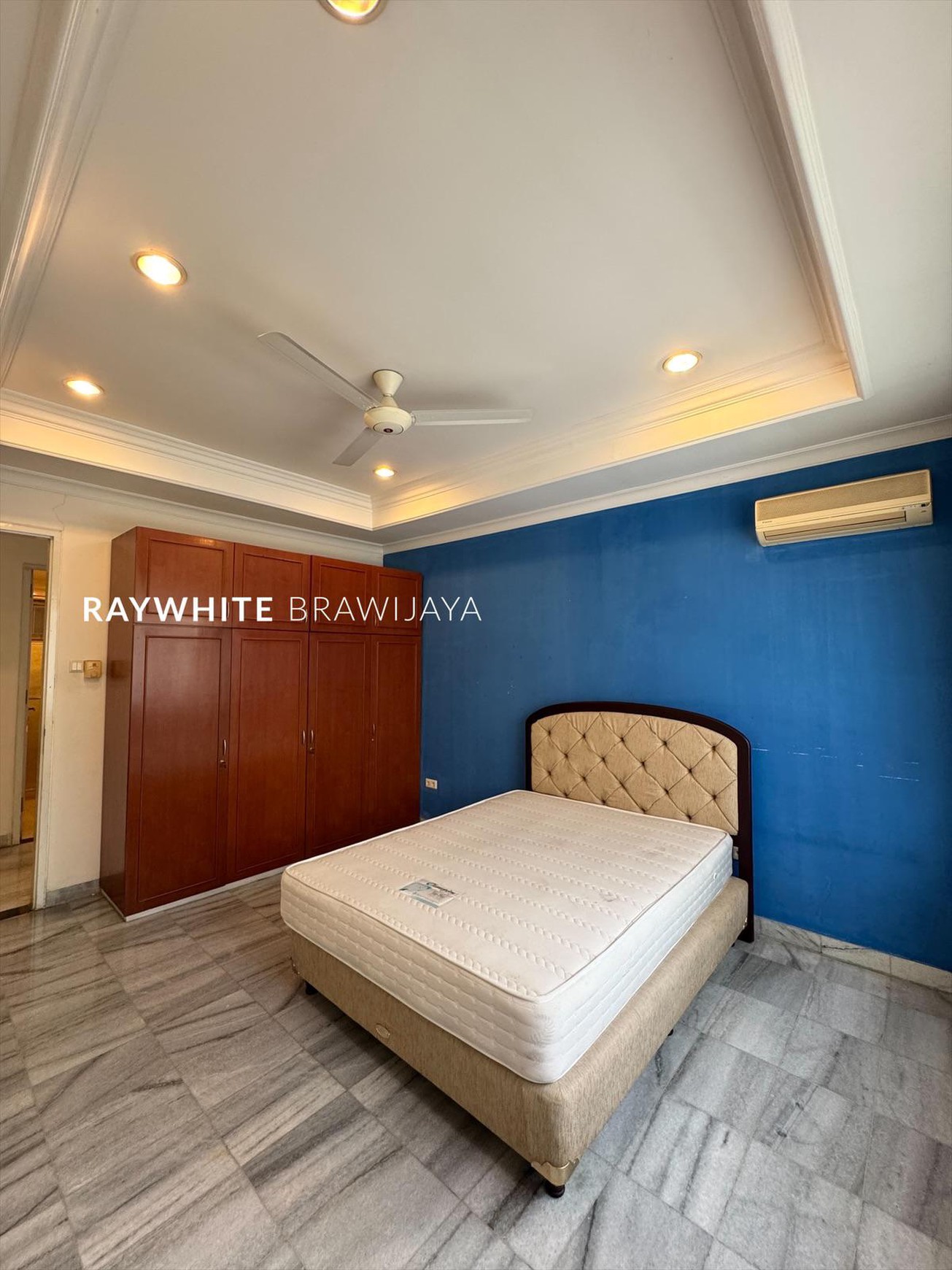 Rumah Mewah butuh sedikit Renovasi Dalam Kompleks Mewah Area Antasari