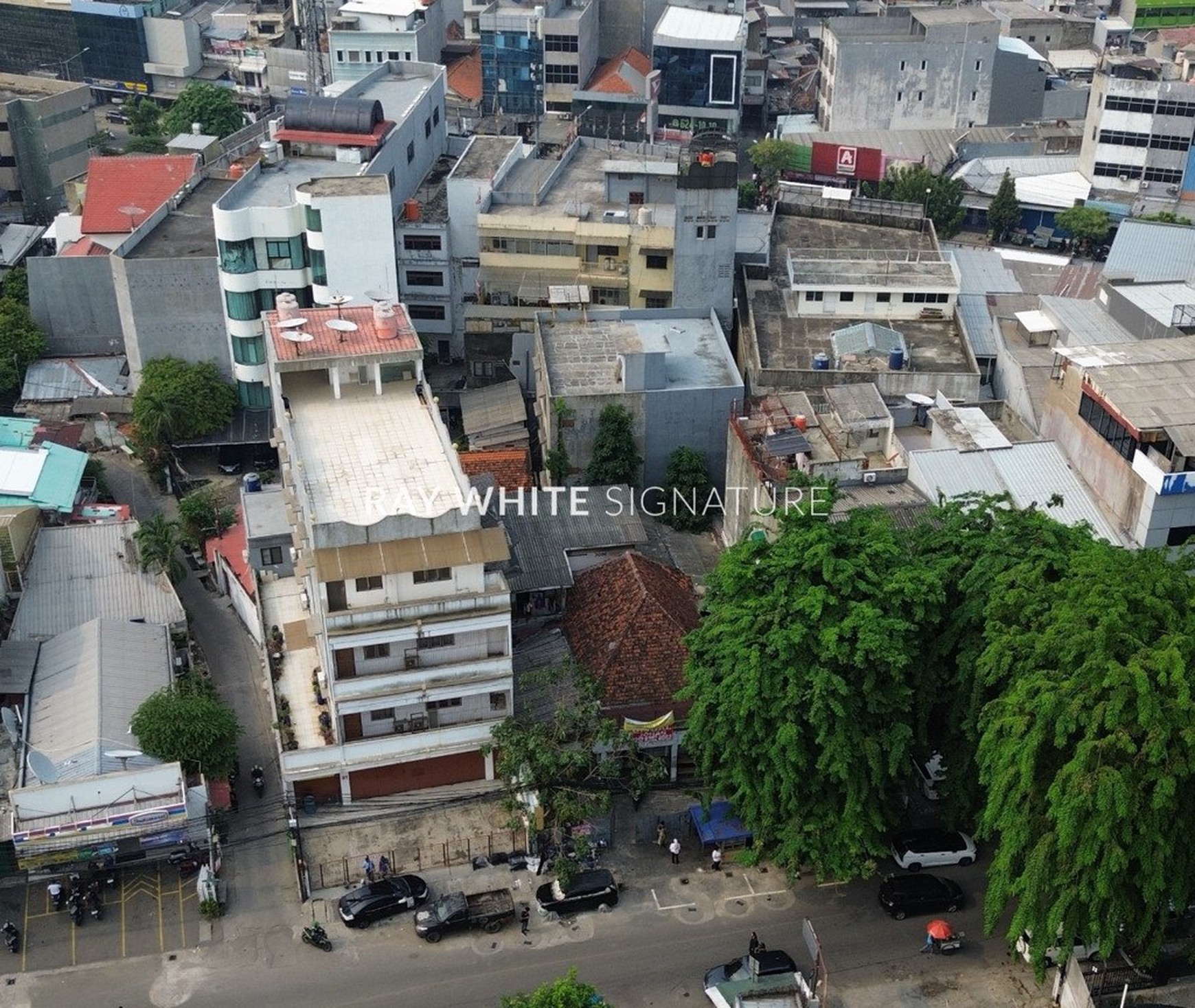 Rumah Tua Untuk Usaha di Jl Batu Ceper