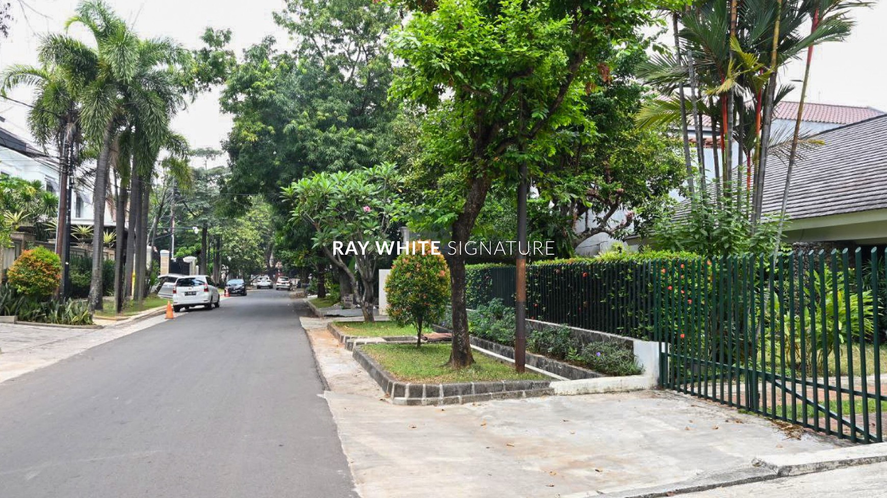 Rumah Lama Terawat Lokasi Prime di Jl Wijaya 5