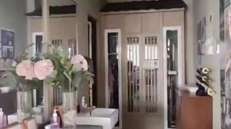 Gedung 4 lantai lokasi strategis