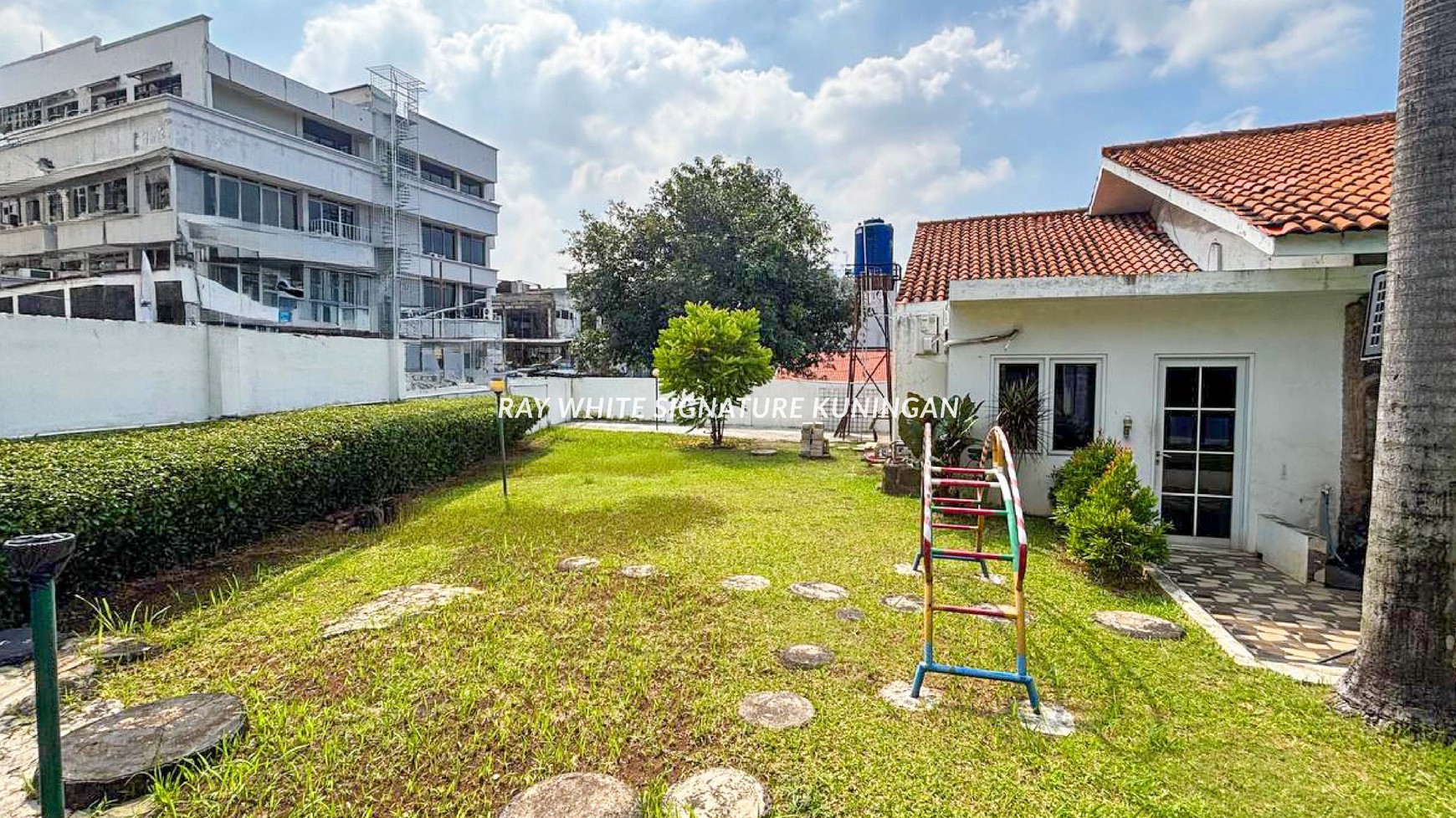 Rumah Lama 1 Lantai Cocok Untuk Bisnis di Jl Bangka Zona Komersial