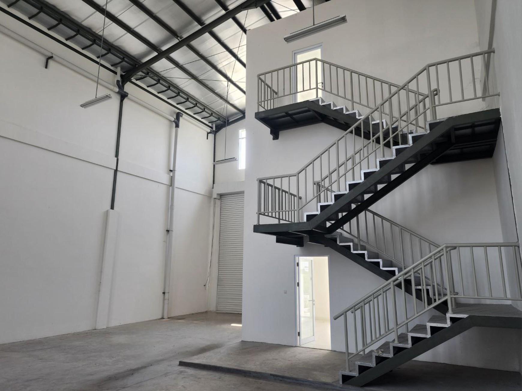 Gudang 2 Lantai di AKR GEM City ELP JIIPE Manyar, Gresik