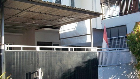 Rumah di Menanggal Regency Surabaya Selatan, Minimalis, 2 Lantai, One Gate System, Siap Huni !!! - WNA -