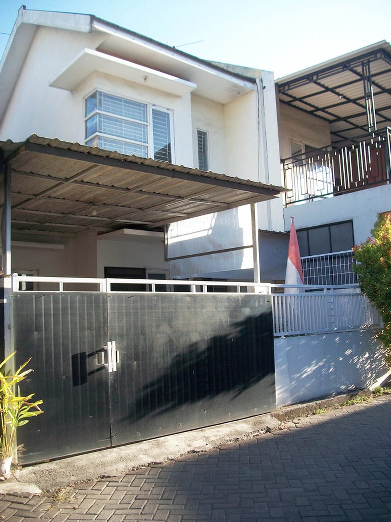 Rumah di Menanggal Regency Surabaya Selatan, Minimalis, 2 Lantai, One Gate System, Siap Huni !!! - WNA -