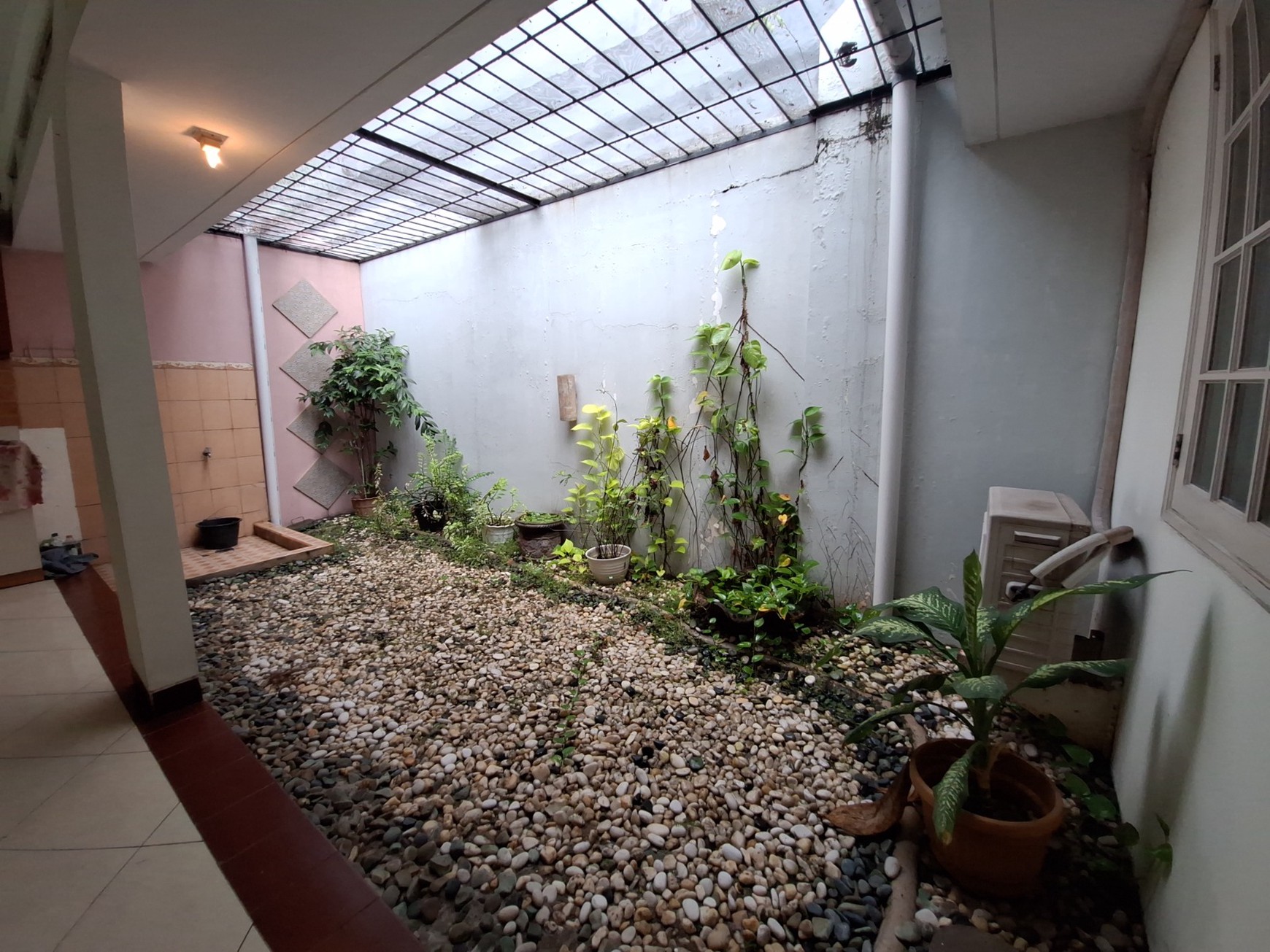 Rumah Minimalis di Bekasi Taman Depan & Belakang Siap Huni