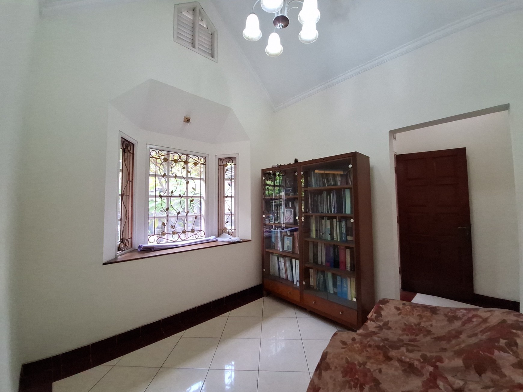 Rumah Minimalis di Bekasi Taman Depan & Belakang Siap Huni