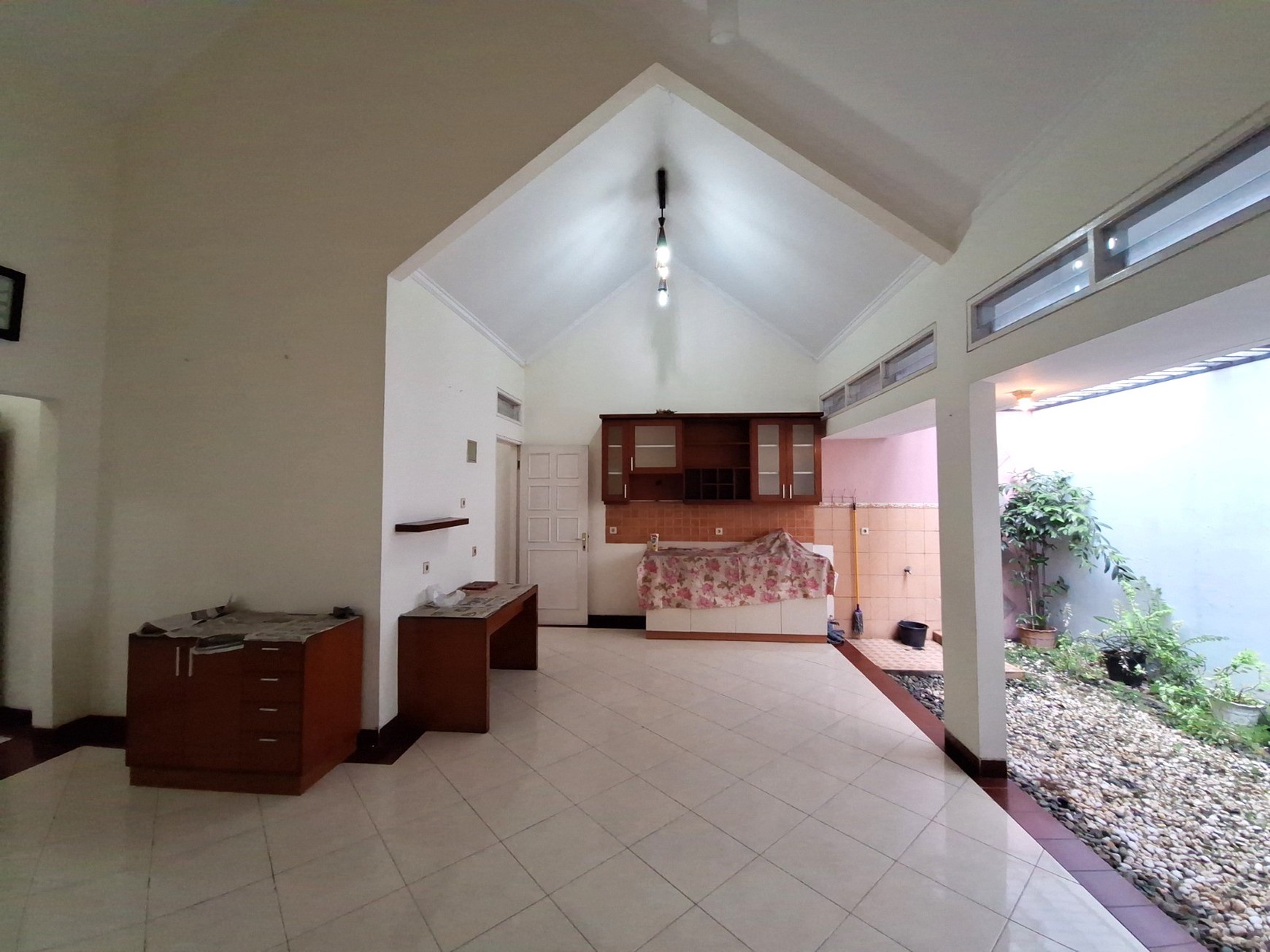 Rumah Minimalis di Bekasi Taman Depan & Belakang Siap Huni