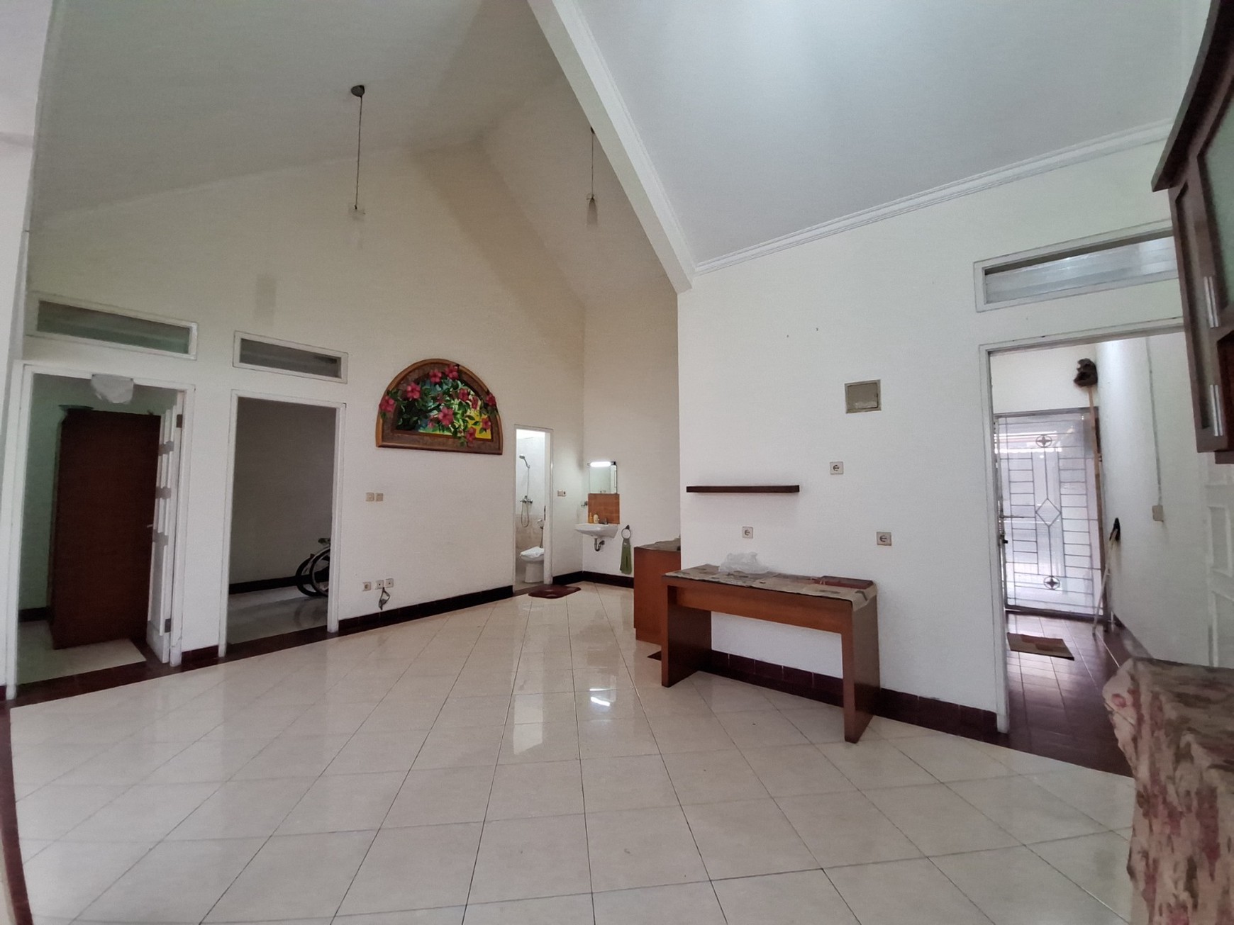 Rumah Minimalis di Bekasi Taman Depan & Belakang Siap Huni