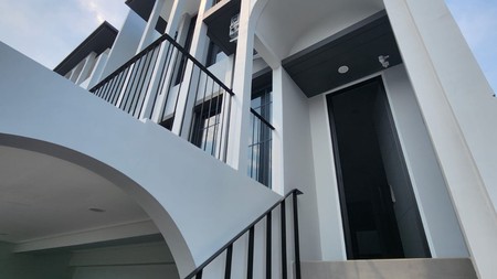 Rumah Hook di Greenwich Cluster Aether BSD City