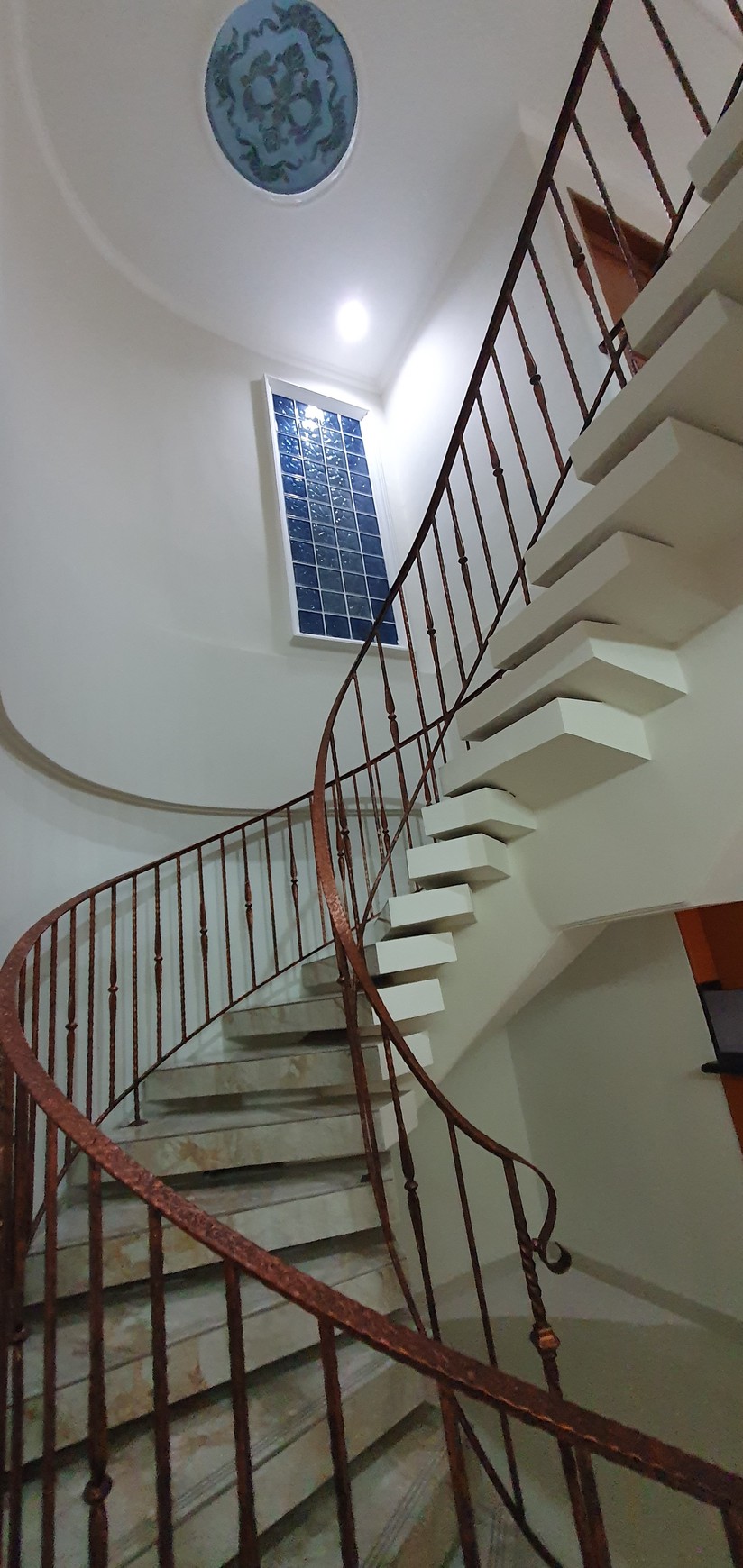 Rumah Raya Kelapa Kopyor, Kelapa Gading
